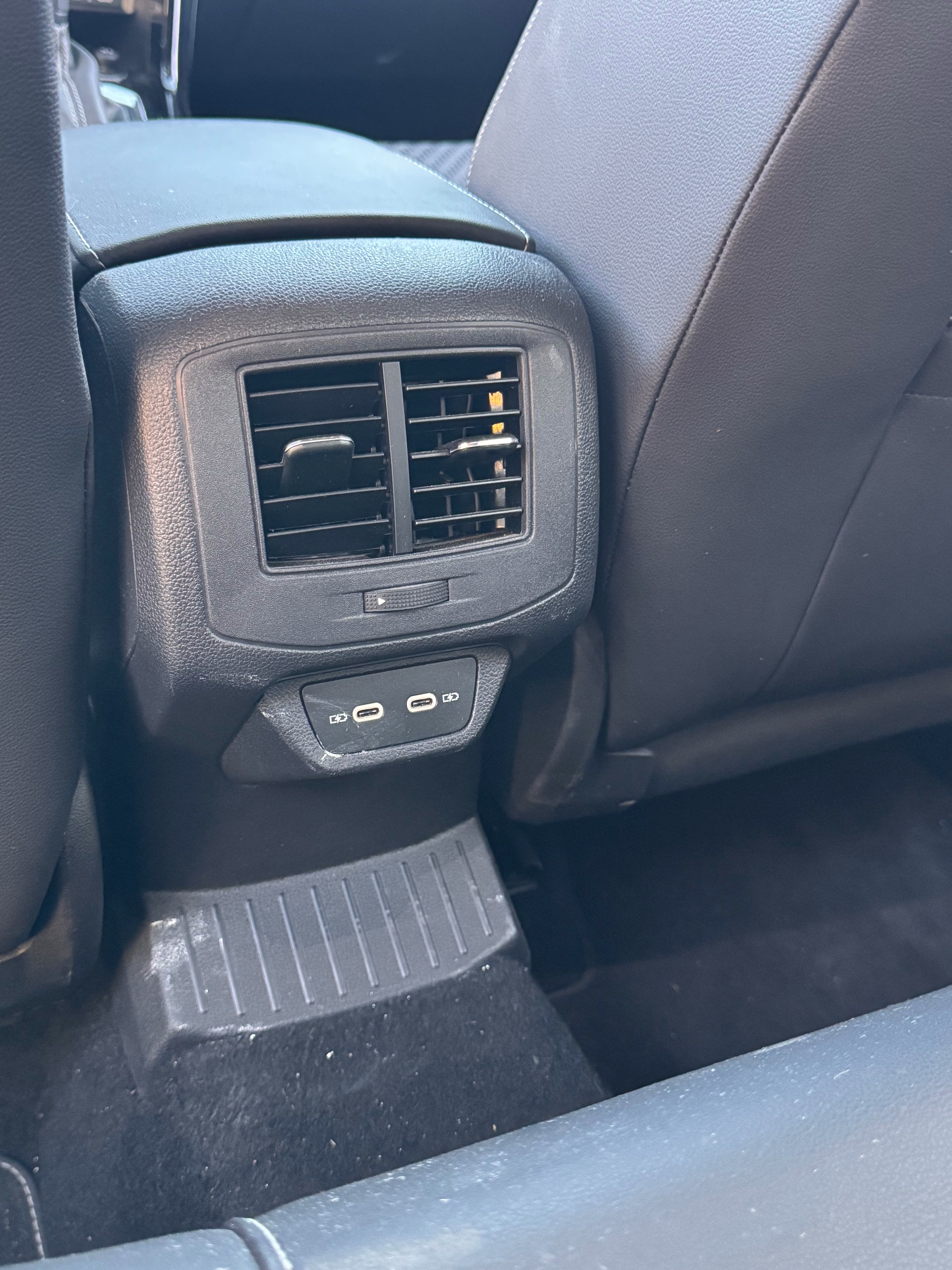 VW 2.0 TSI R DSG 4Motion Pure White uni-image-8