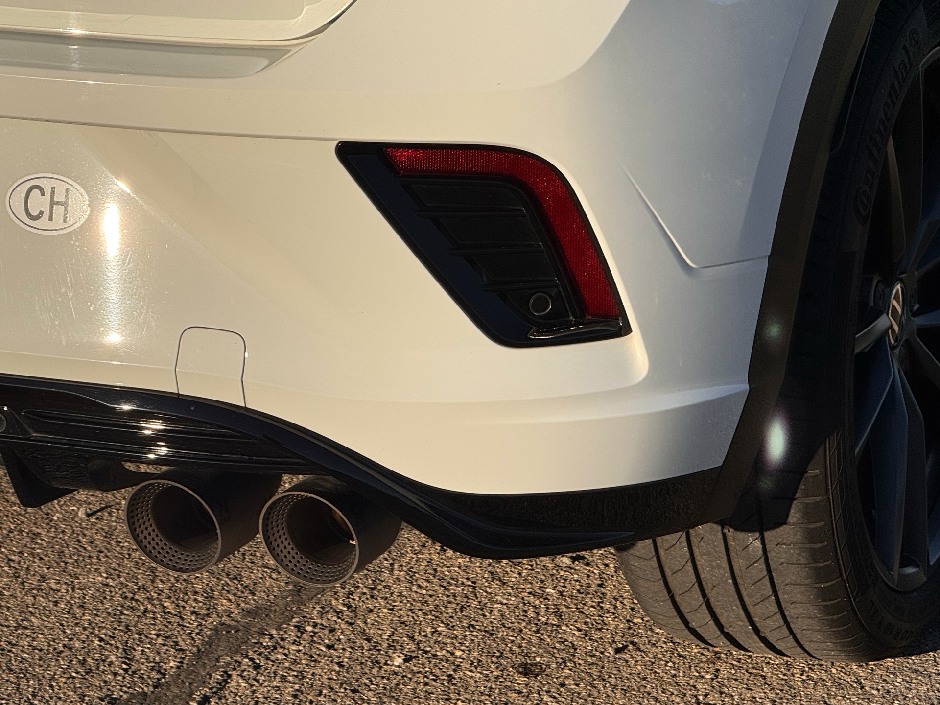 VW 2.0 TSI R DSG 4Motion Pure White uni-image-4