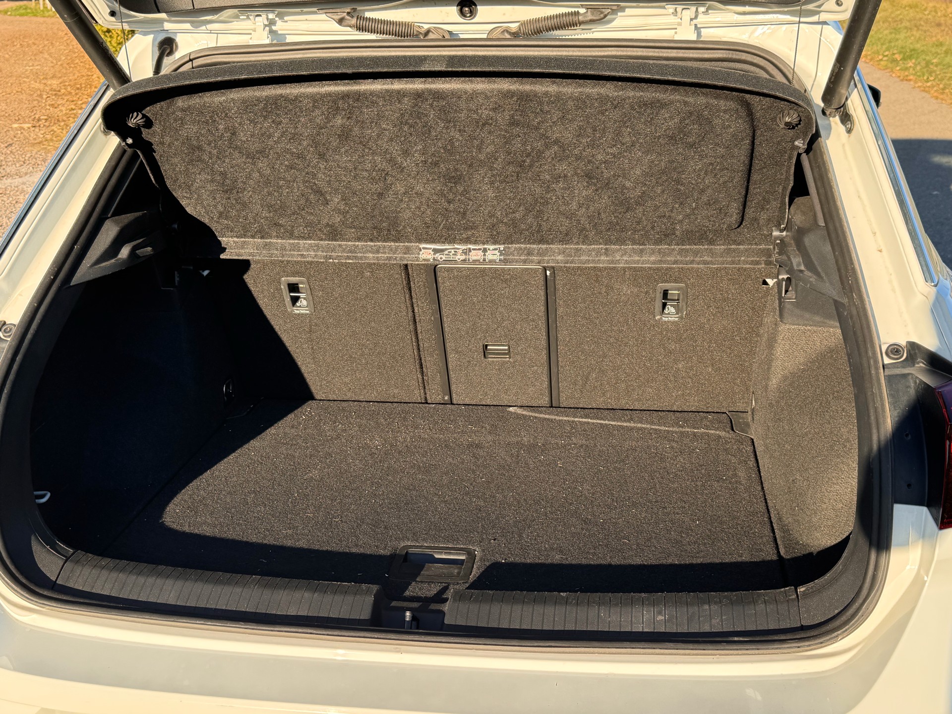 VW 2.0 TSI R DSG 4Motion Pure White uni-image-5