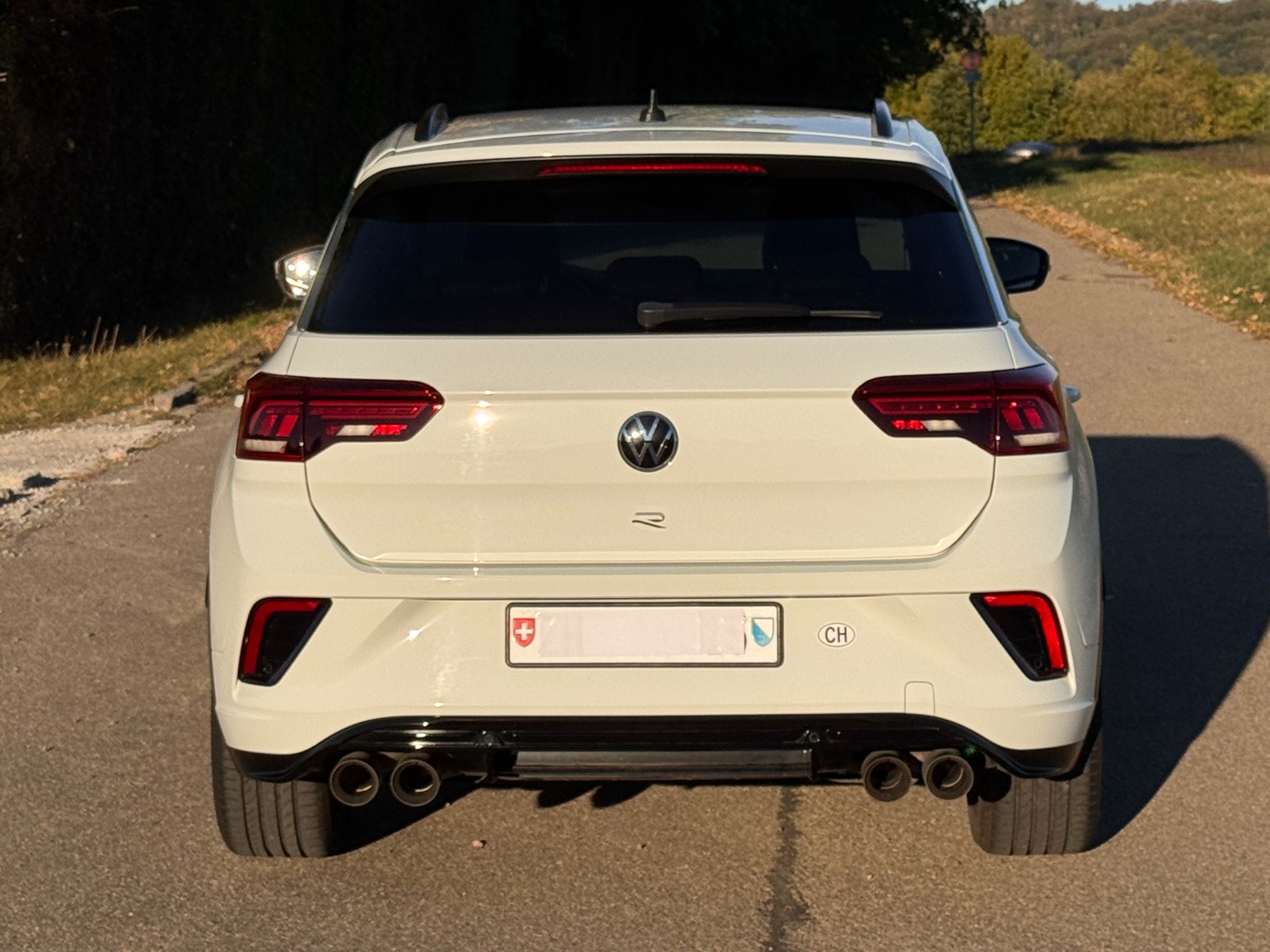 VW 2.0 TSI R DSG 4Motion Pure White uni-image-3