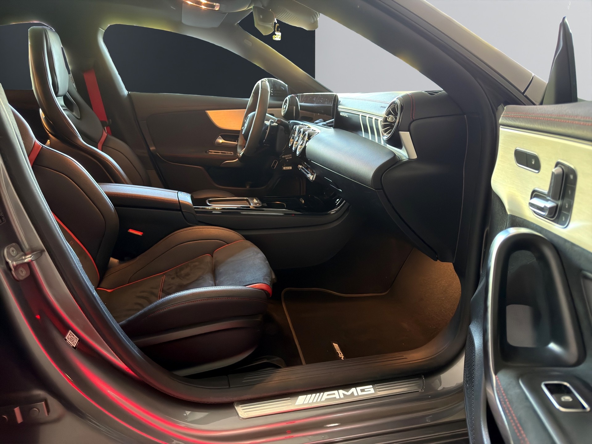 MERCEDES-BENZ CLA 35 AMG 4Matic 8G-DCT-image-25