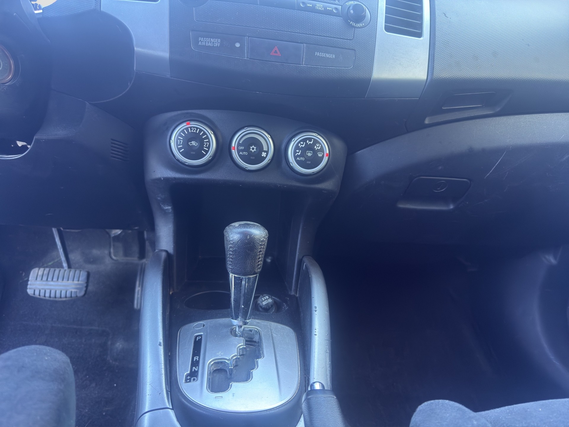 MITSUBISHI Outlander 2.4 Invite 4WD CVT-image-11