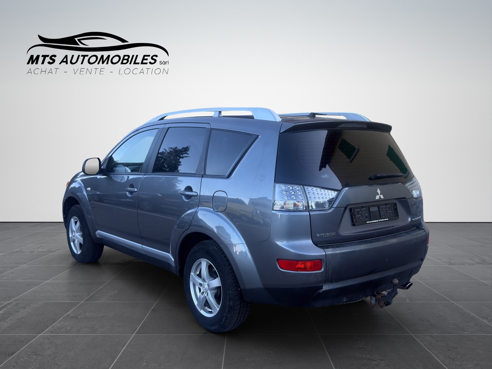 MITSUBISHI Outlander 2.4 Invite 4WD CVT-image-3