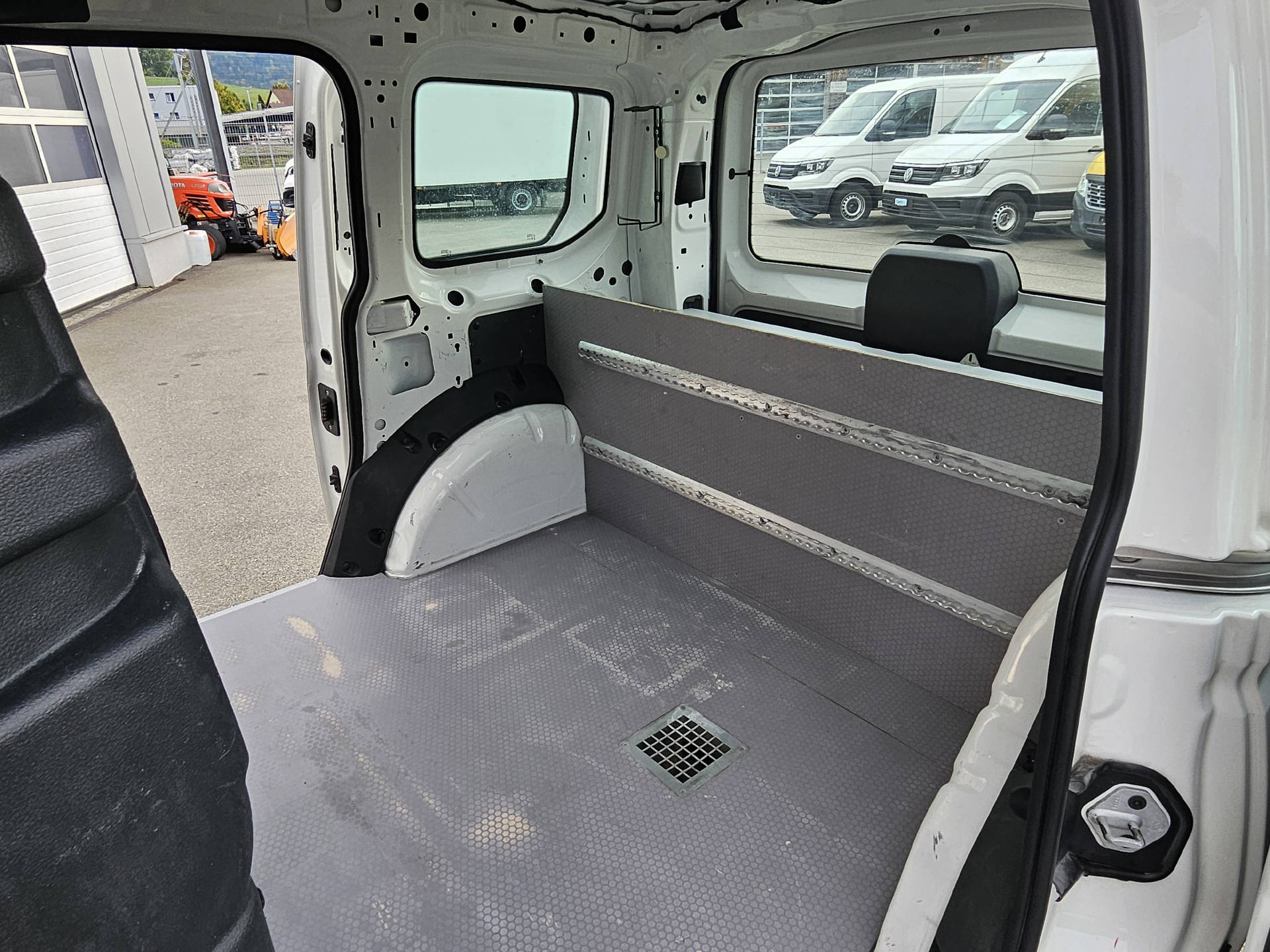 VW Caddy Kaw. 2.0 TDI 122 BlueMT 4m * Frisch ab MFK * Klima * 8- fach bereift *-image-14