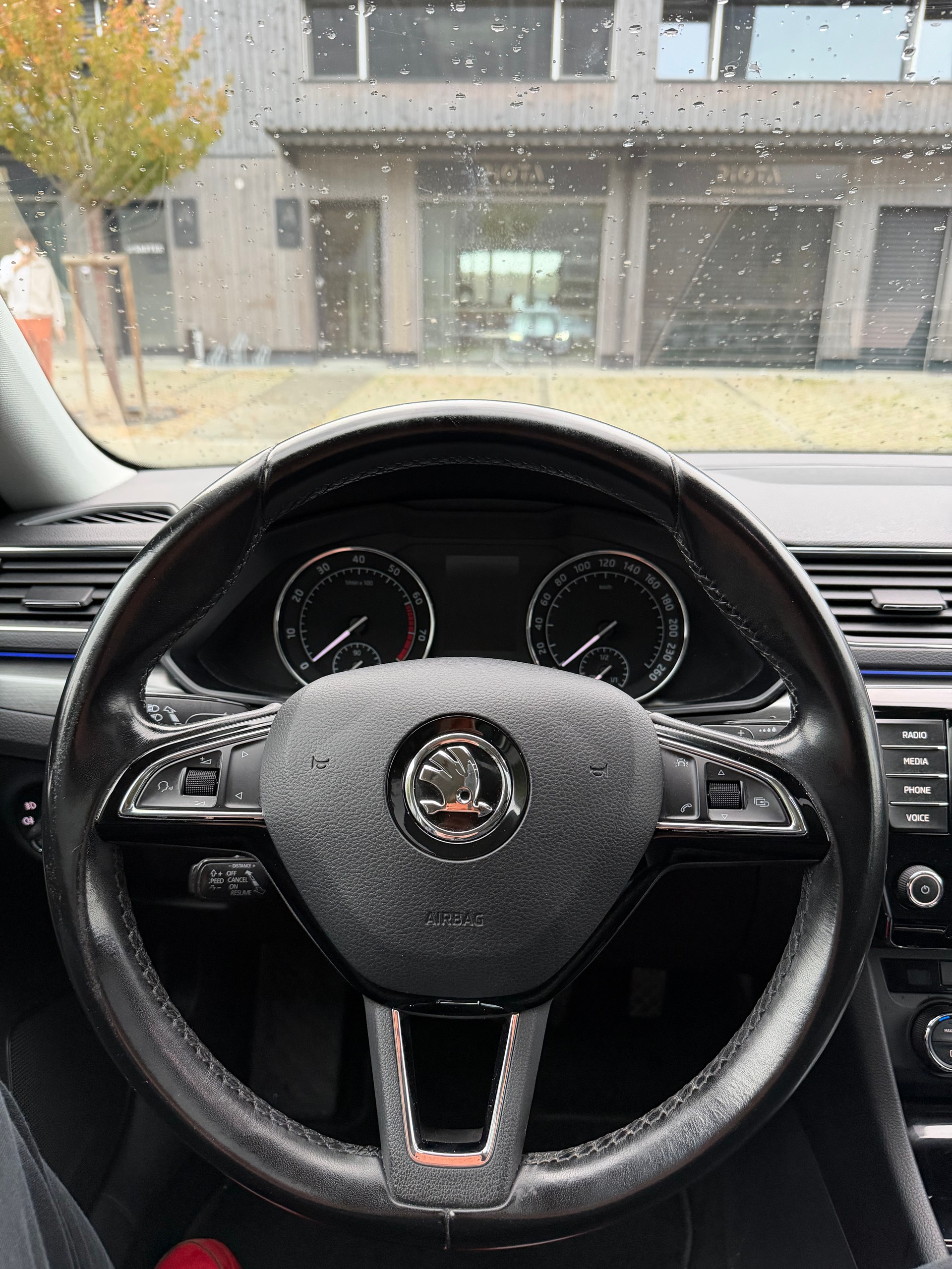 SKODA Superb Combi 2.0 TSI Sport Line DSG 4x4-image-11