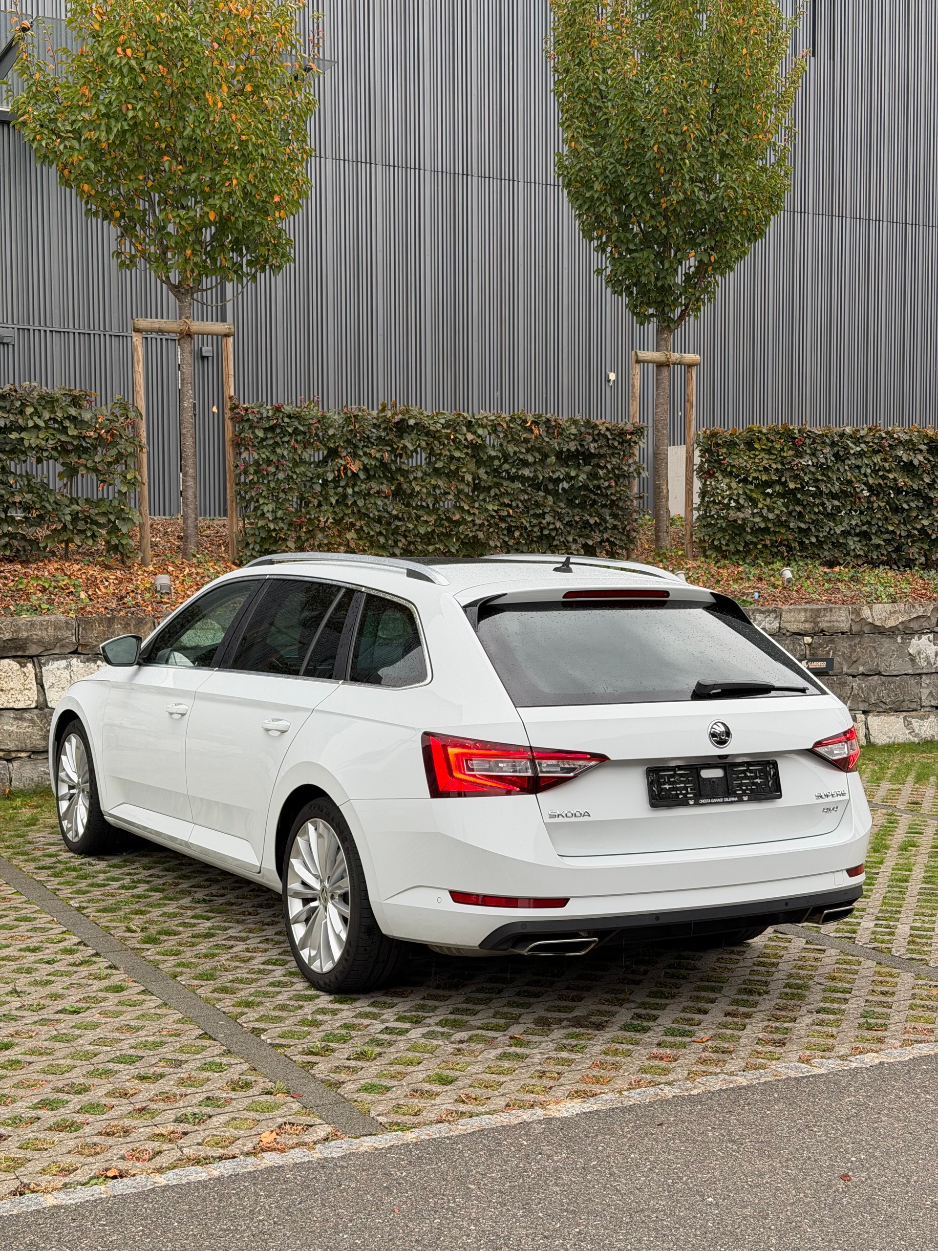SKODA Superb Combi 2.0 TSI Sport Line DSG 4x4-image-3