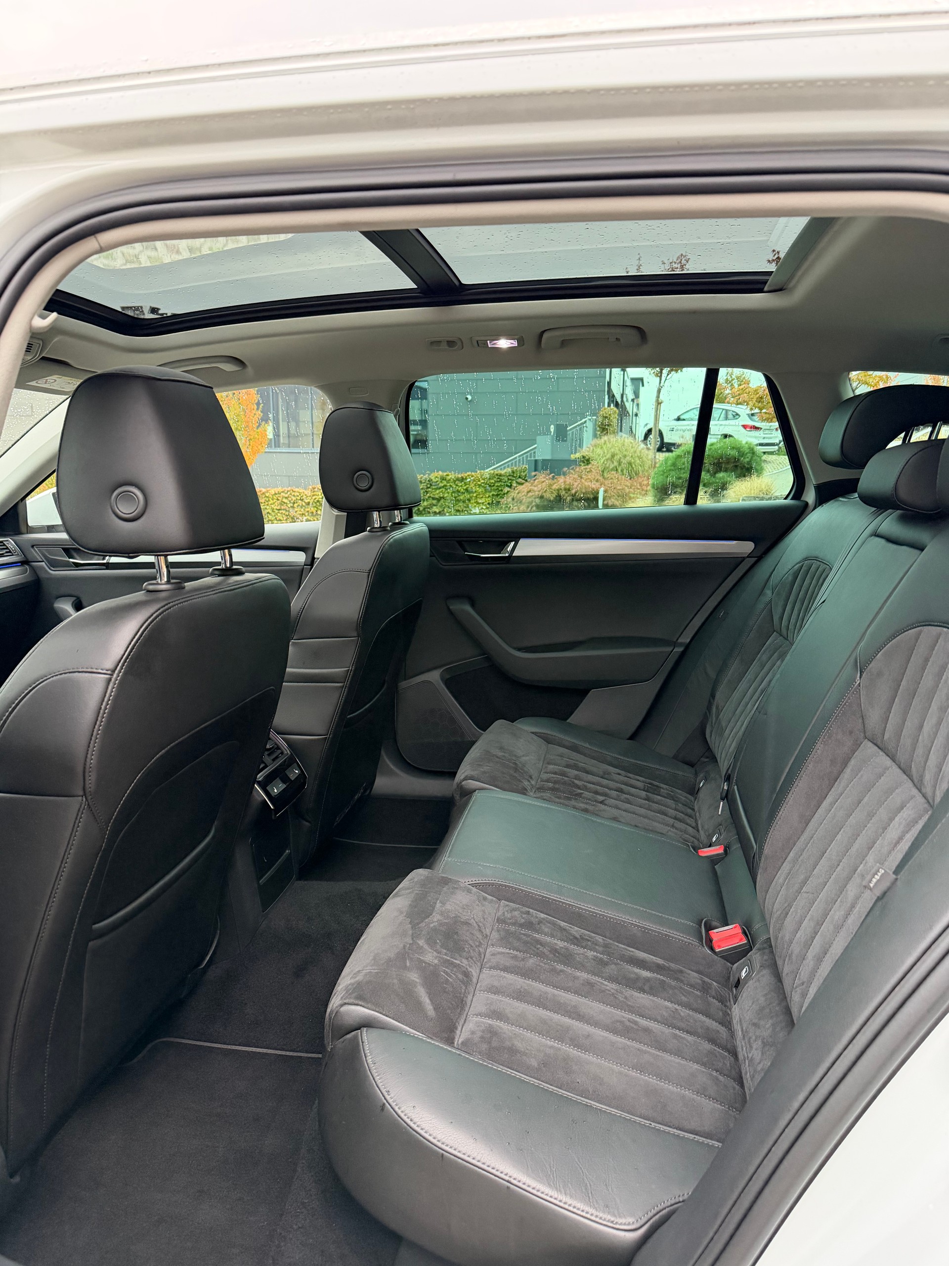 SKODA Superb Combi 2.0 TSI Sport Line DSG 4x4-image-8