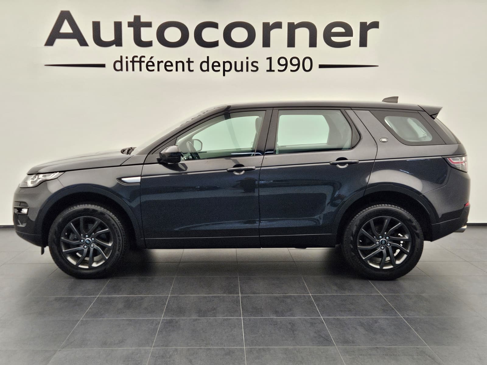 LAND ROVER Discovery Sport 2.0 TD4 HSE AT9-showroom-element-1