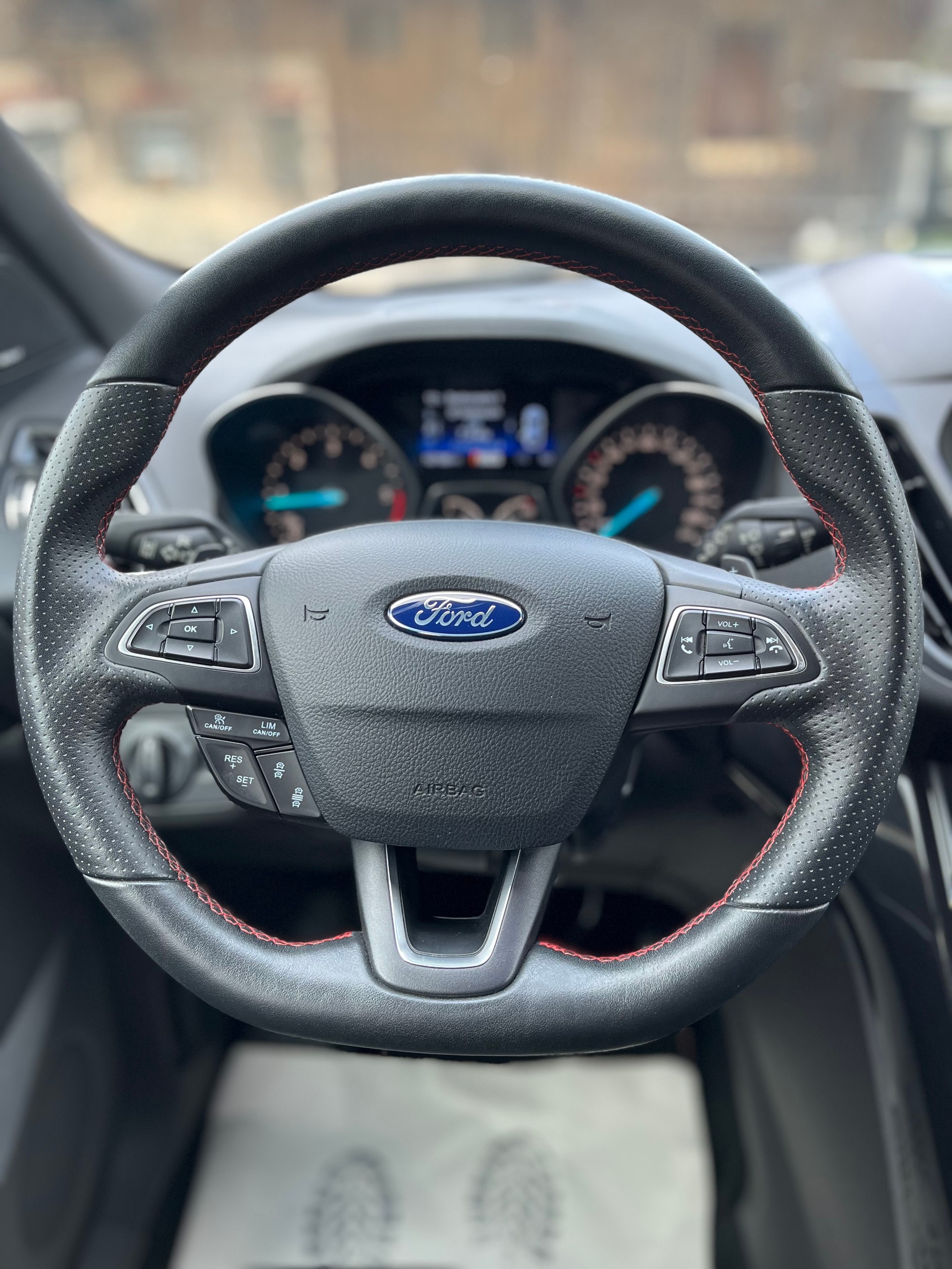 FORD Kuga 2.0 TDCi ST Line High 4WD PowerShift / Ab MFK / 1.Hand / 8-fach bereift-image-9