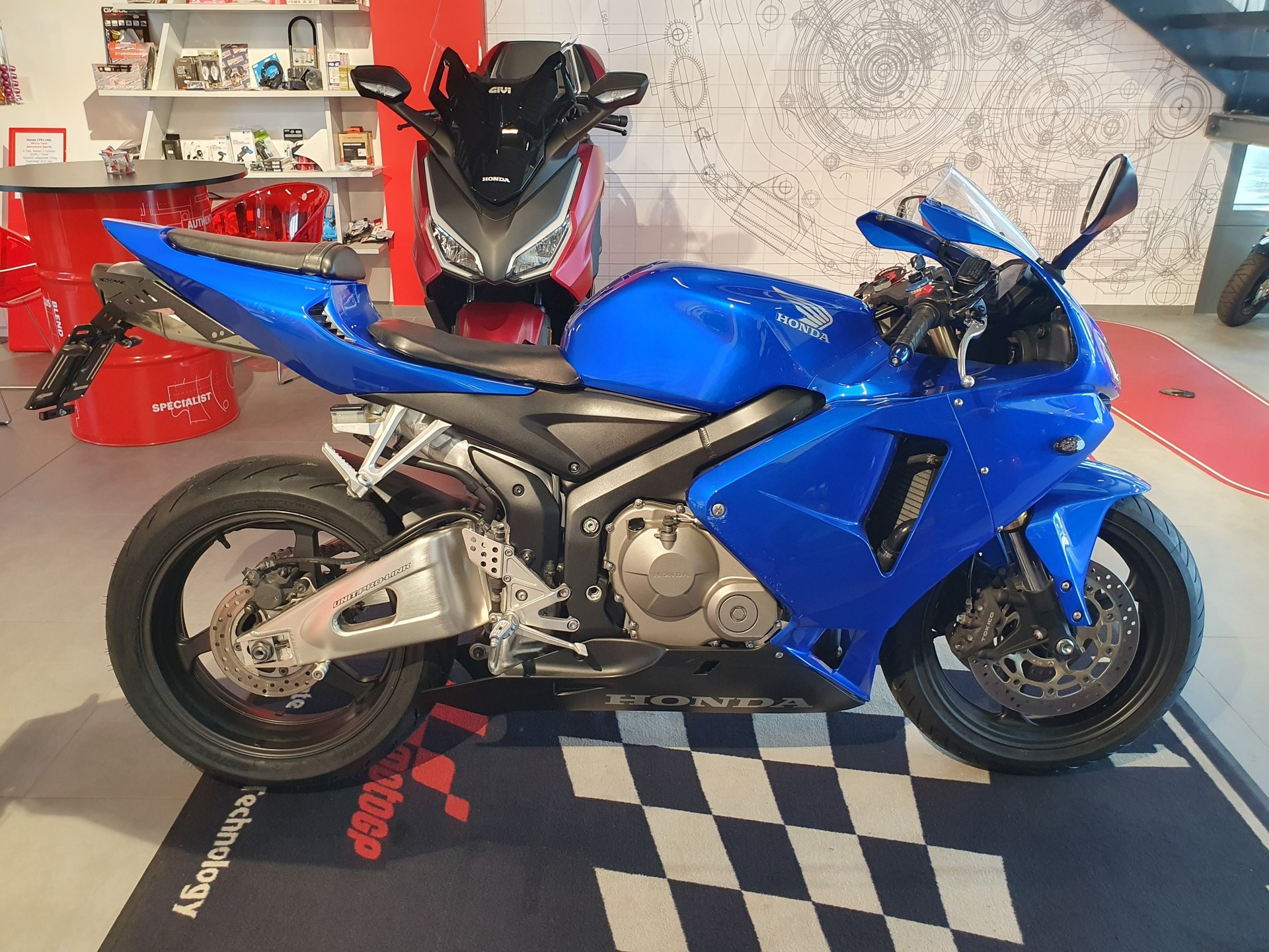 HONDA CBR 600 RR-showroom-element-2