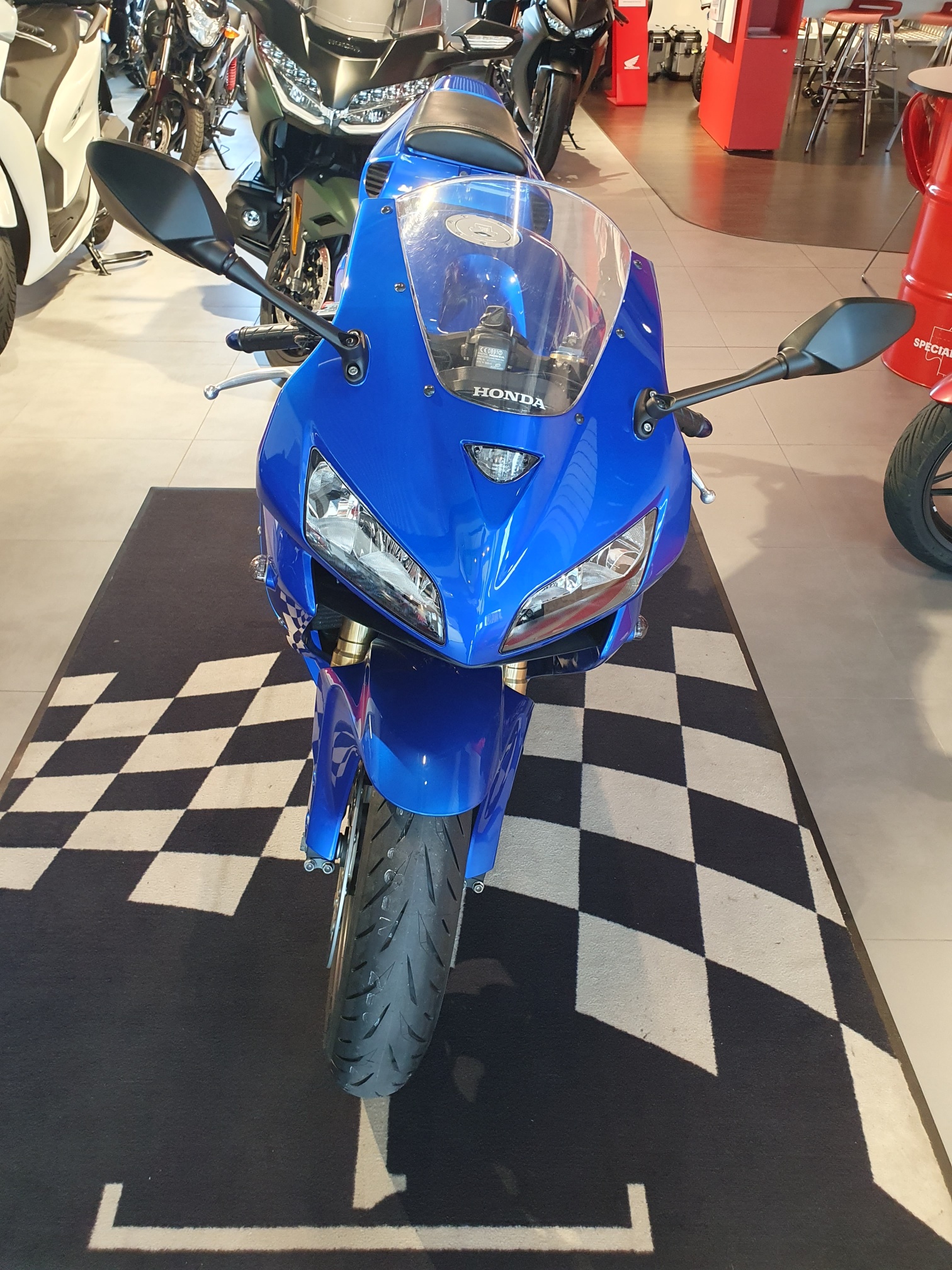 HONDA CBR 600 RR-showroom-element-1