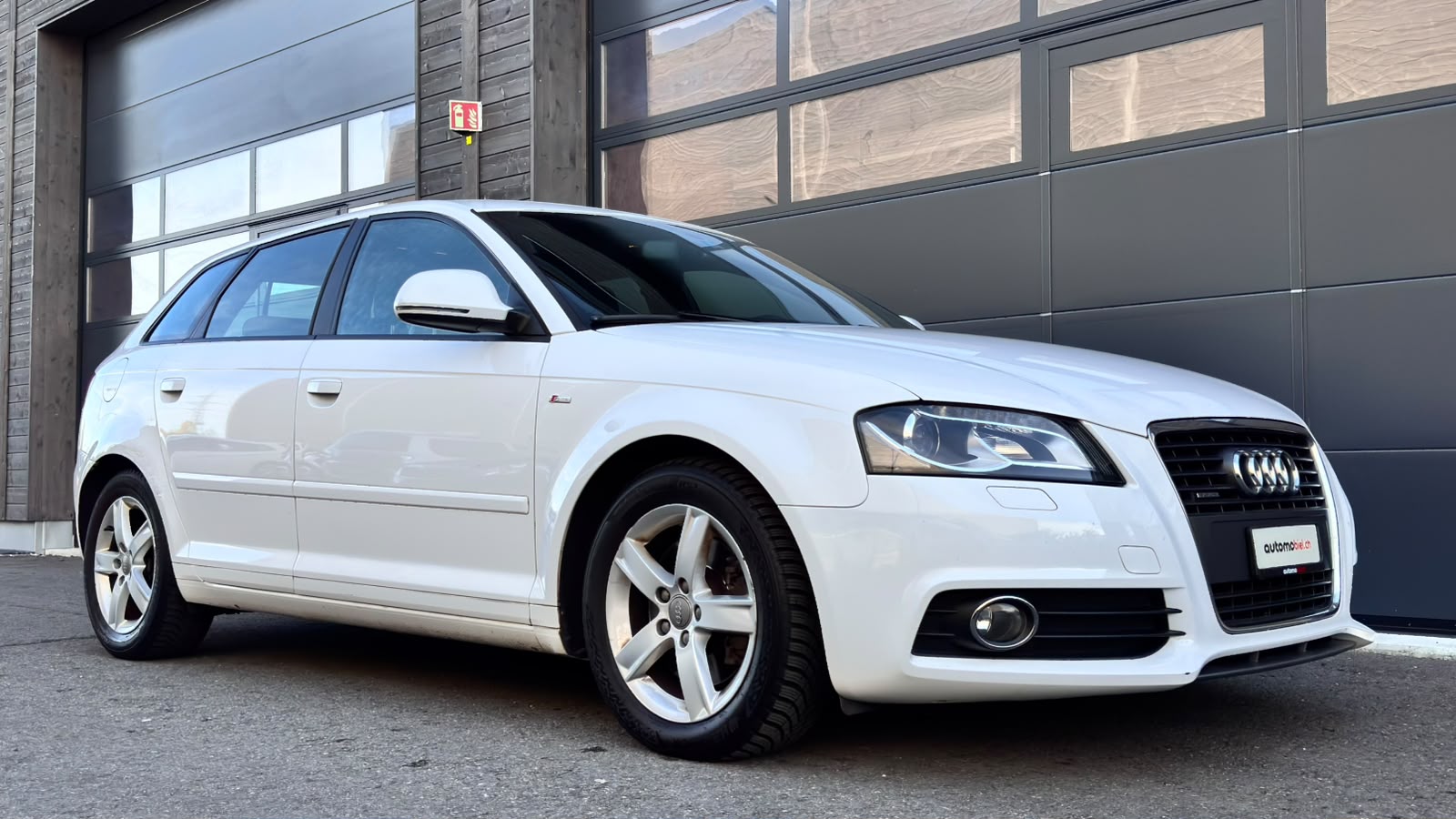 AUDI A3 Sportback 2.0 TFSI Ambition quattro S-tronic-image-1