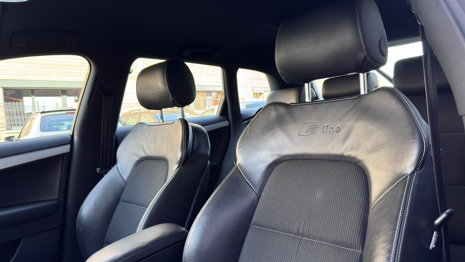 AUDI A3 Sportback 2.0 TFSI Ambition quattro S-tronic-image-5