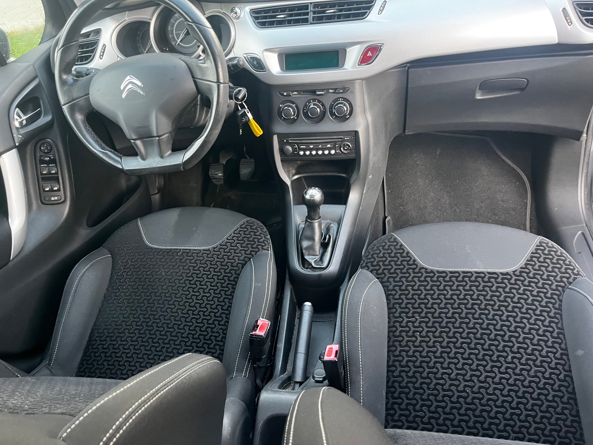 CITROEN C3 1.4i 16V Chic-image-11