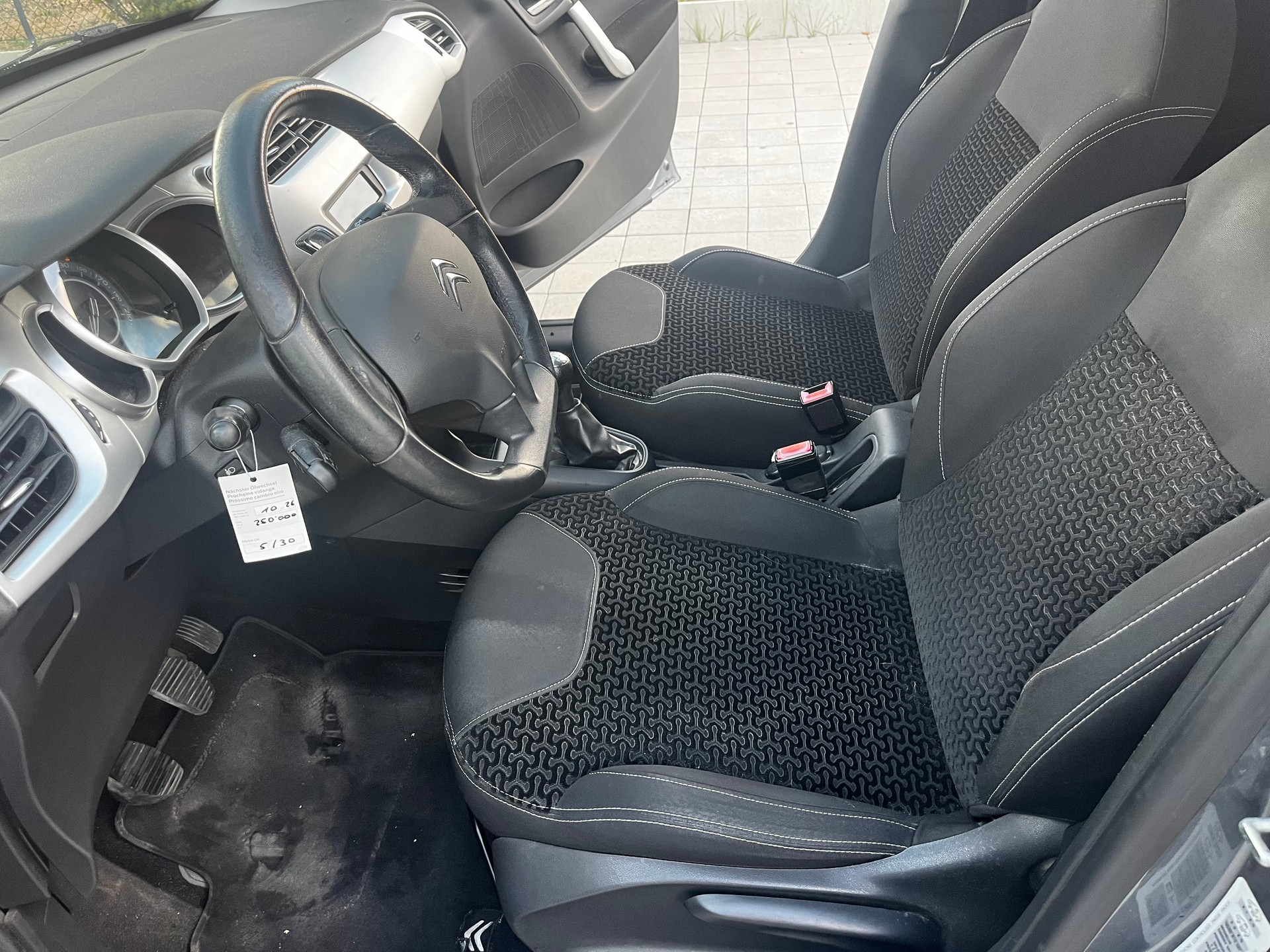 CITROEN C3 1.4i 16V Chic-image-12