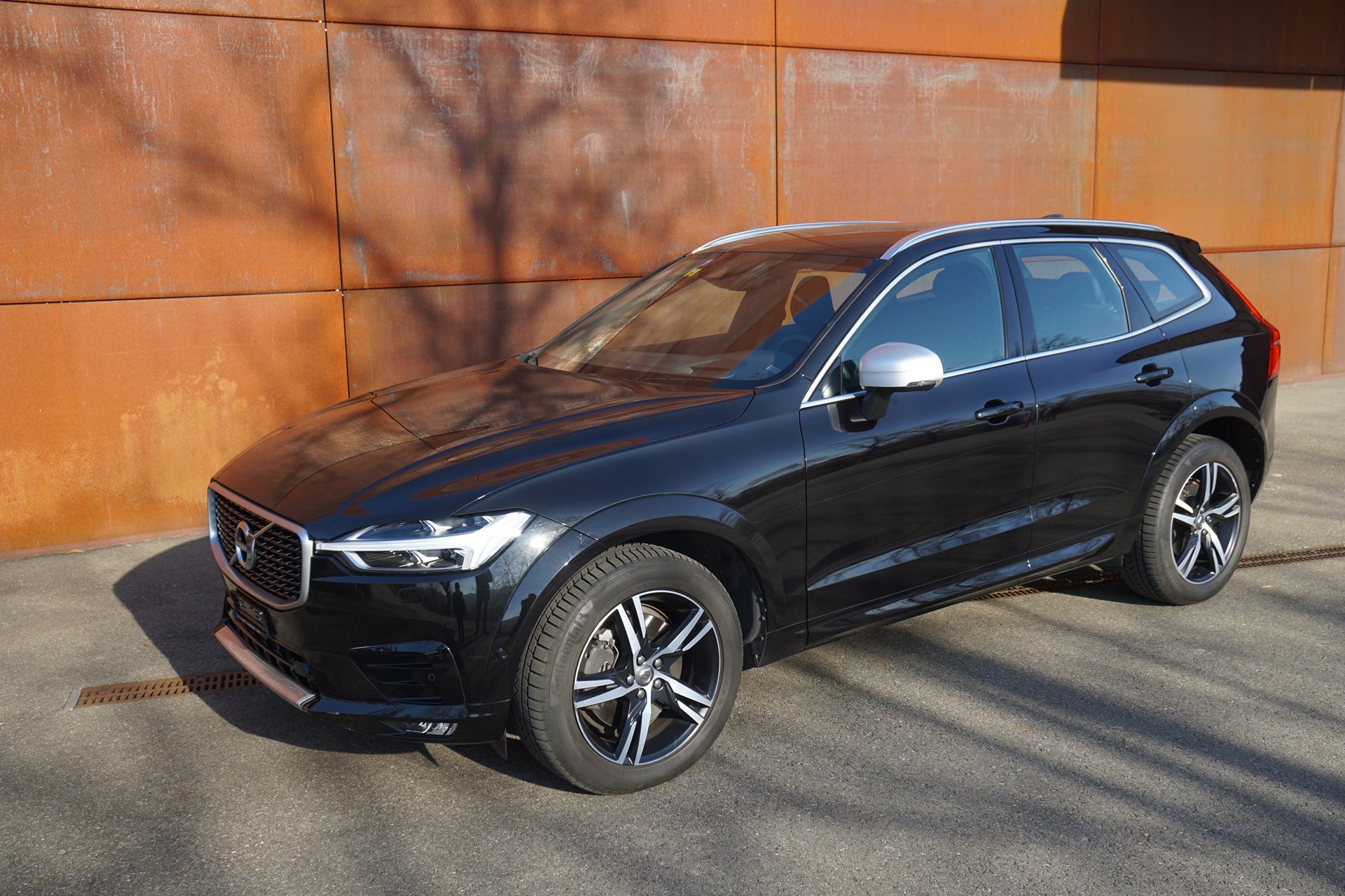 VOLVO XC60 D4 AWD R-Design Geartronic-image-2
