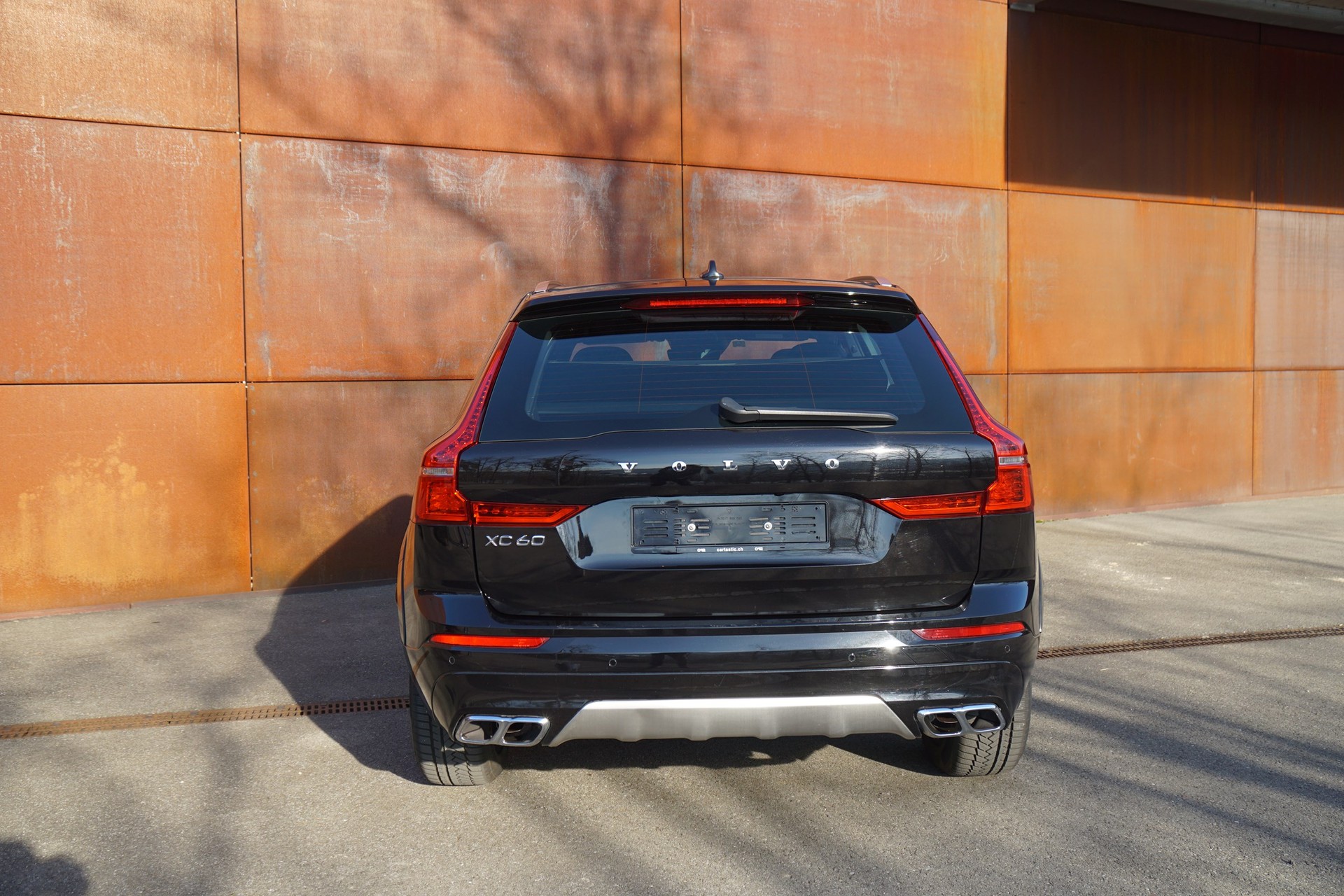 VOLVO XC60 D4 AWD R-Design Geartronic-image-5