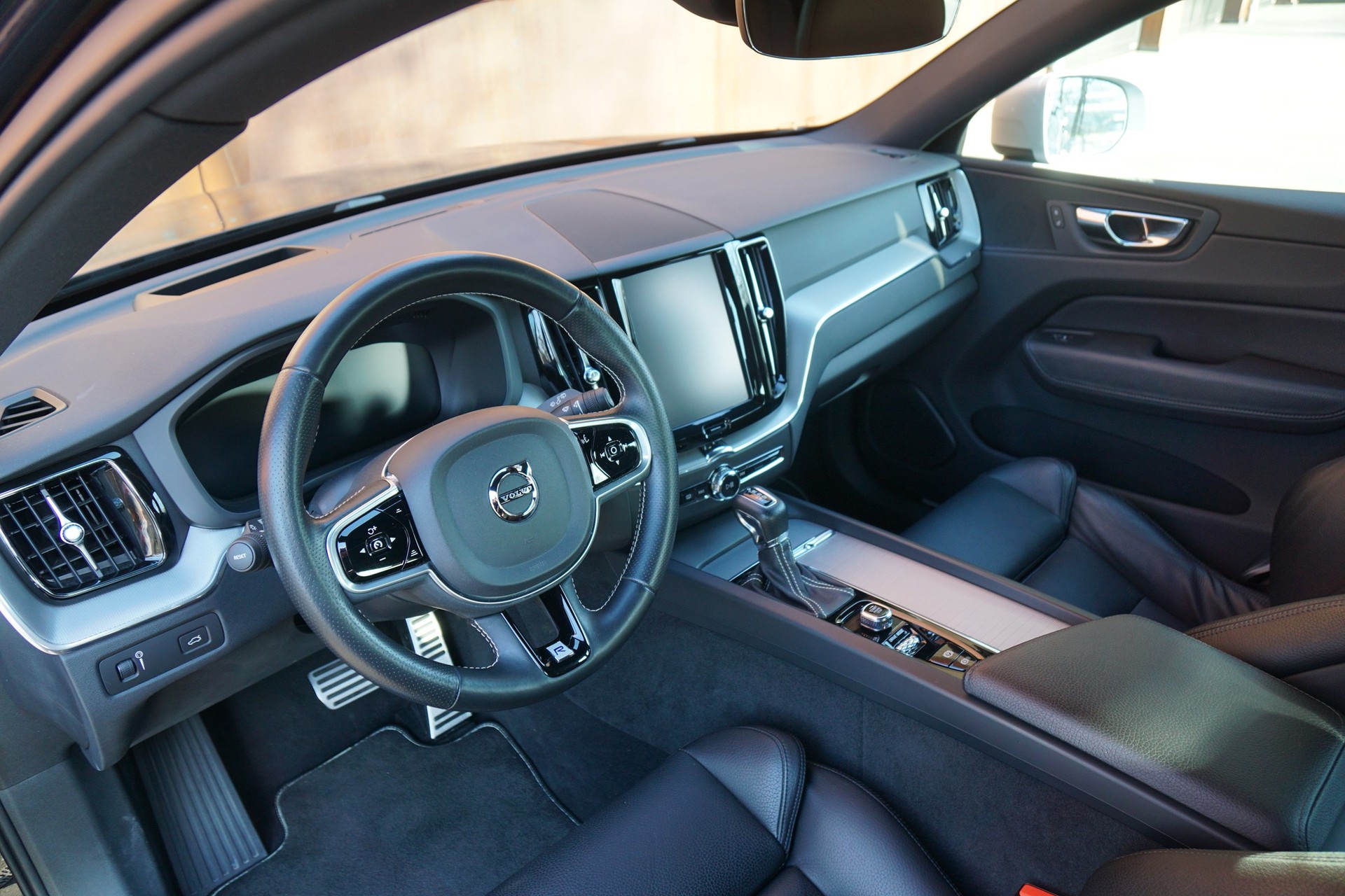 VOLVO XC60 D4 AWD R-Design Geartronic-image-11