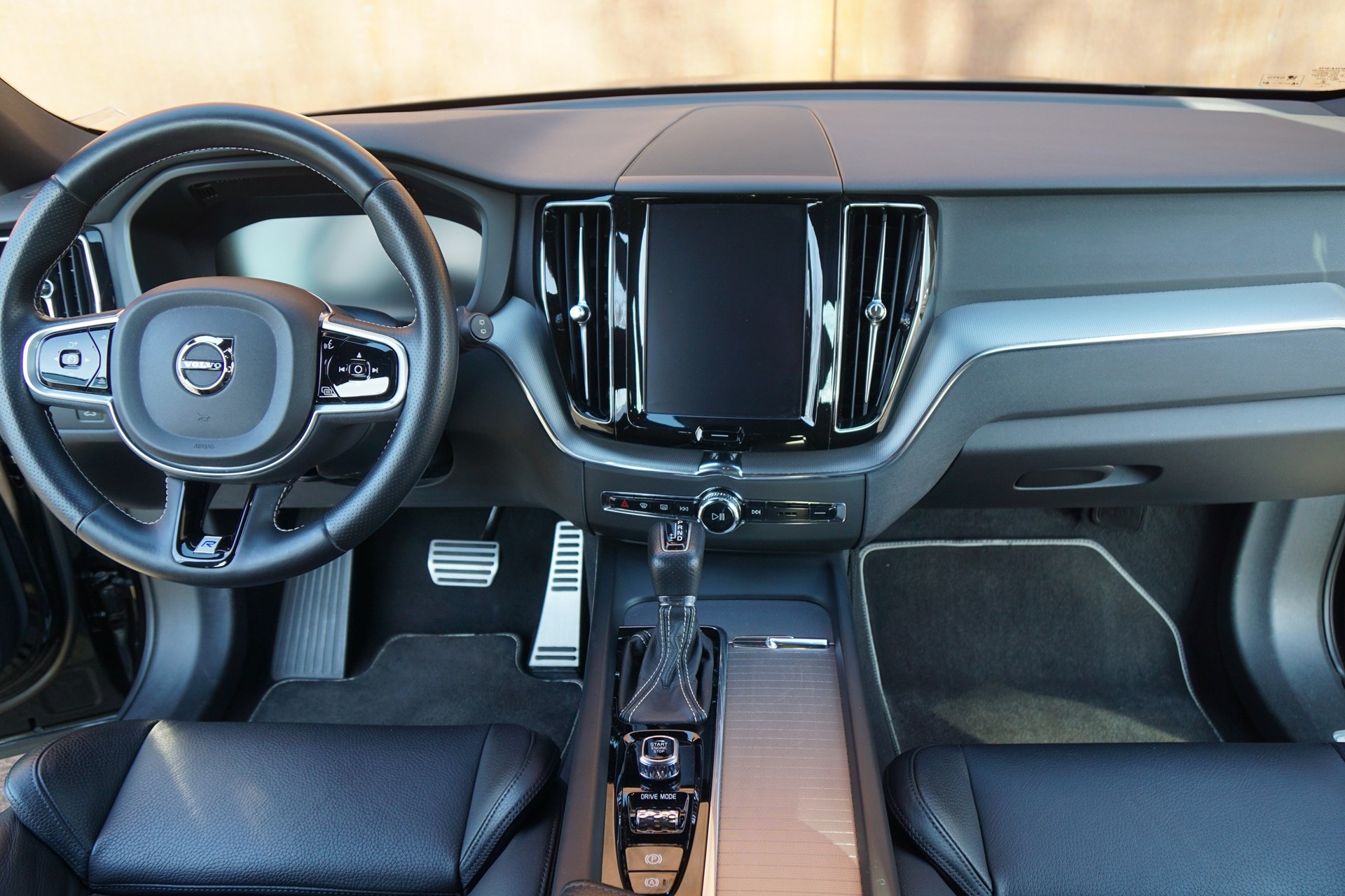 VOLVO XC60 D4 AWD R-Design Geartronic-image-13