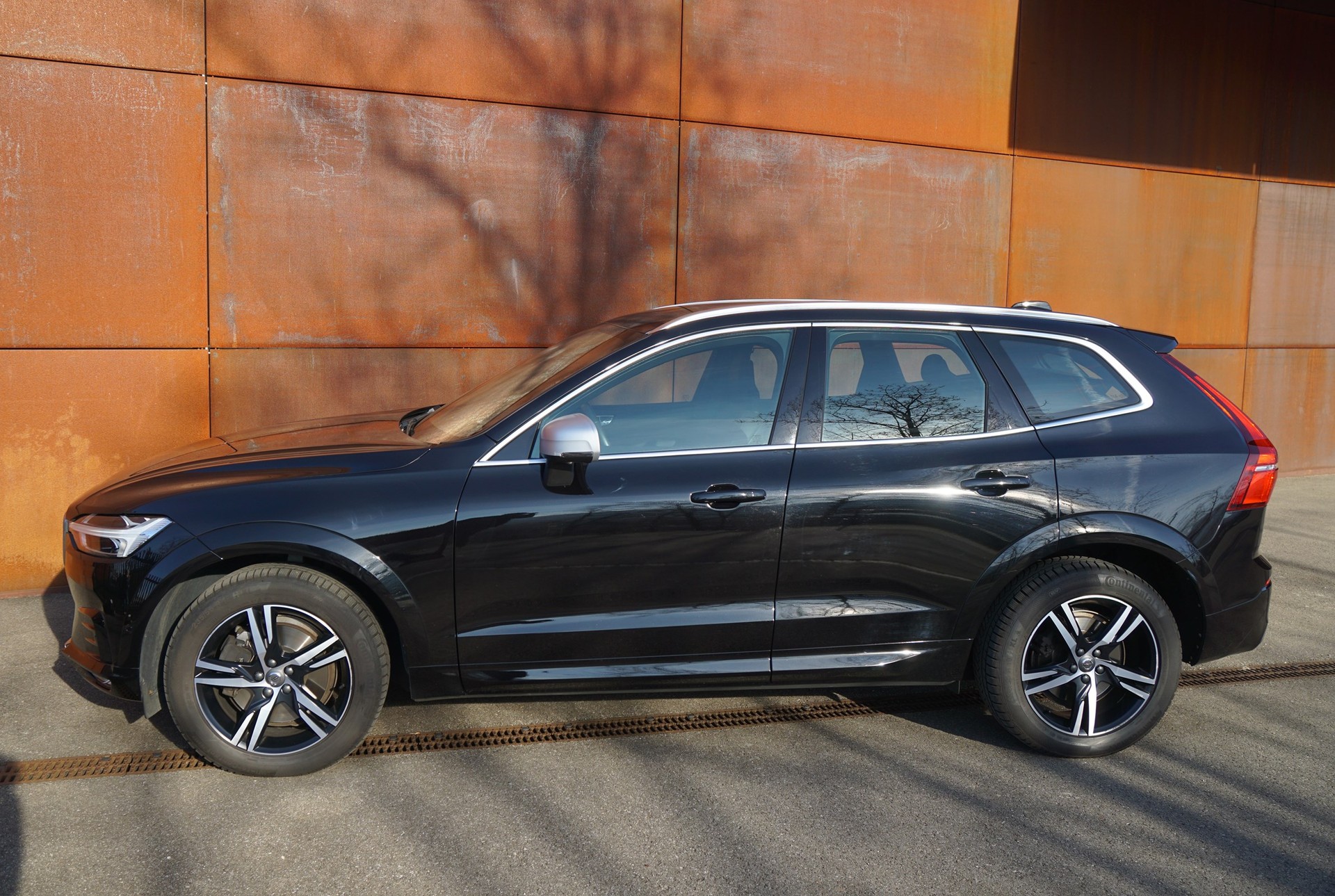 VOLVO XC60 D4 AWD R-Design Geartronic-image-3