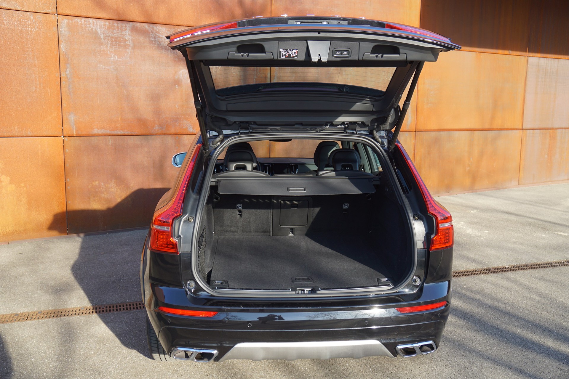 VOLVO XC60 D4 AWD R-Design Geartronic-image-10