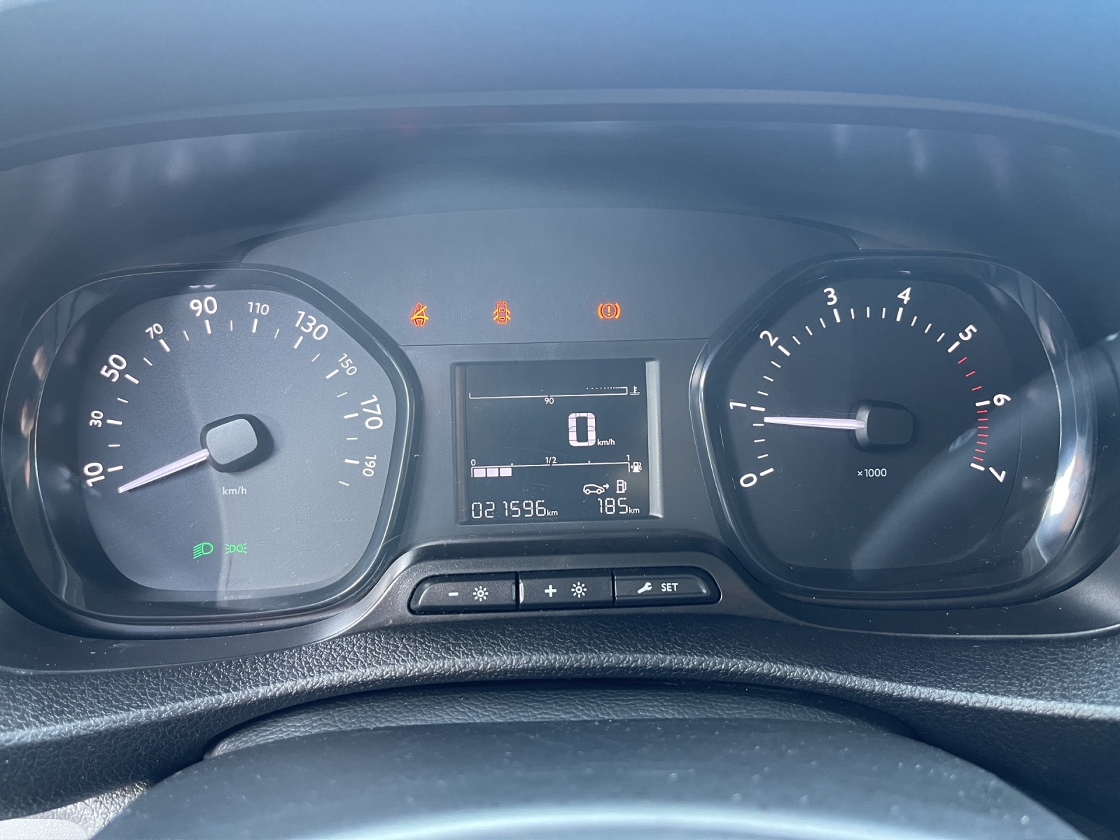 PEUGEOT Expert 1.5 BlueHDi 120 S&S Premium Standard-image-13