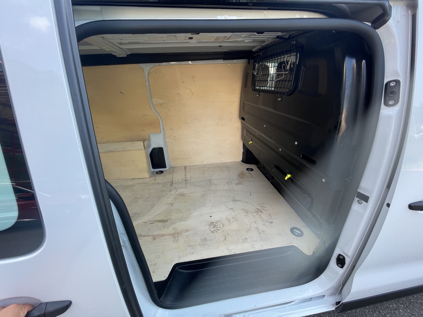 PEUGEOT Expert 1.5 BlueHDi 120 S&S Premium Standard-image-17
