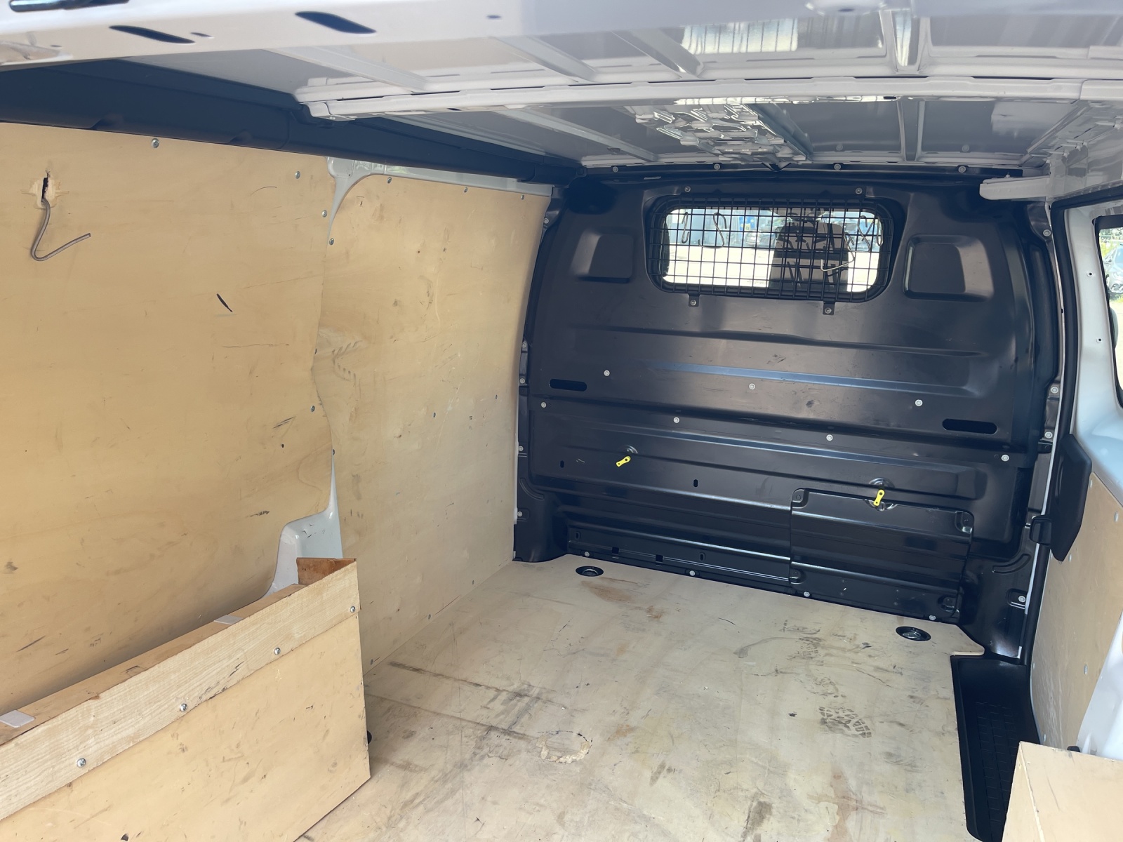 PEUGEOT Expert 1.5 BlueHDi 120 S&S Premium Standard-image-18