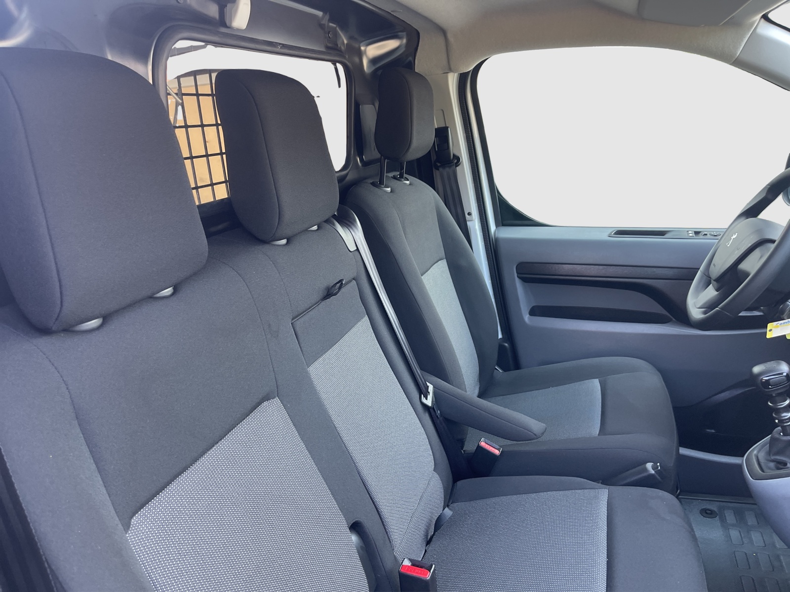 PEUGEOT Expert 1.5 BlueHDi 120 S&S Premium Standard-image-14