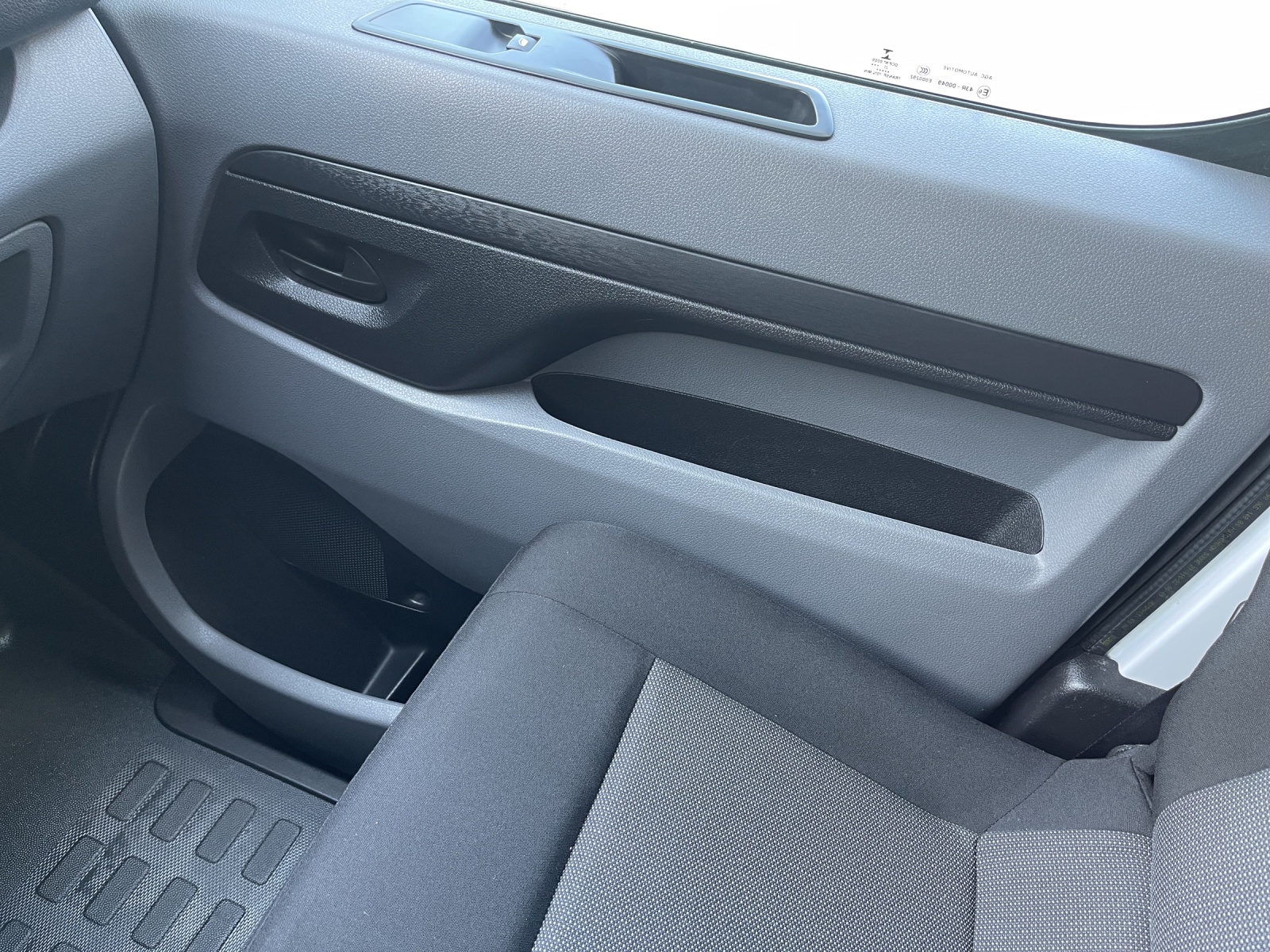PEUGEOT Expert 1.5 BlueHDi 120 S&S Premium Standard-image-16