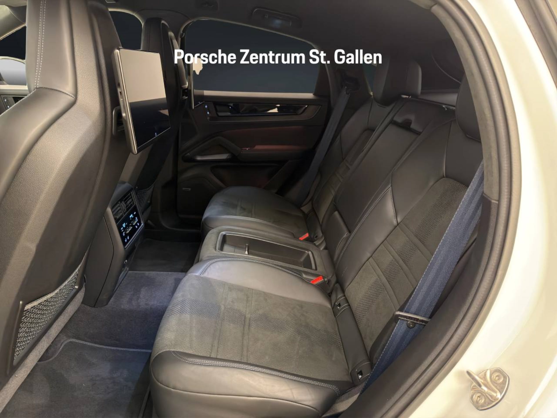 PORSCHE Cayenne Turbo E-Hybrid Coupé mit GT-Paket-image-13