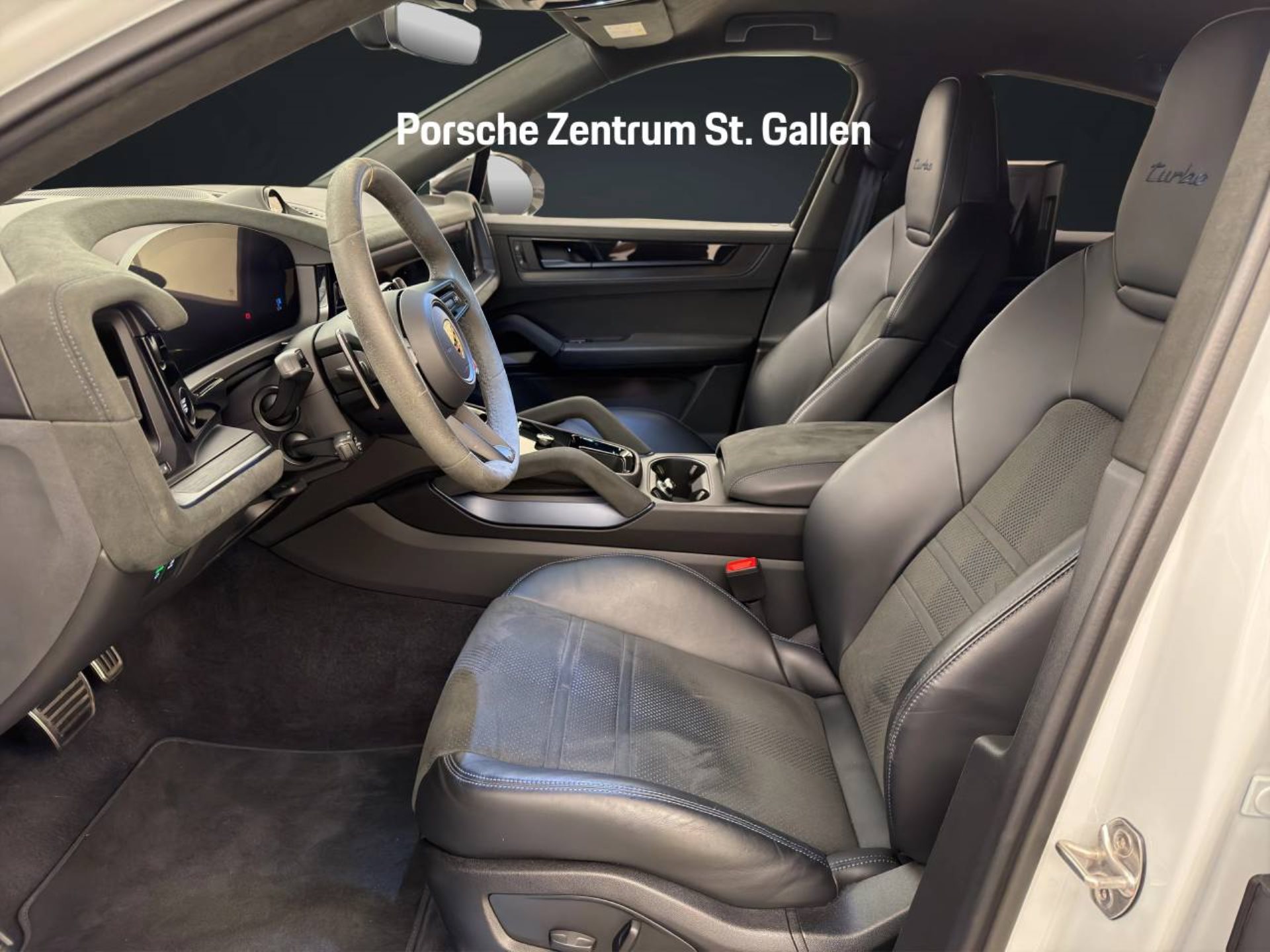 PORSCHE Cayenne Turbo E-Hybrid Coupé mit GT-Paket-image-4