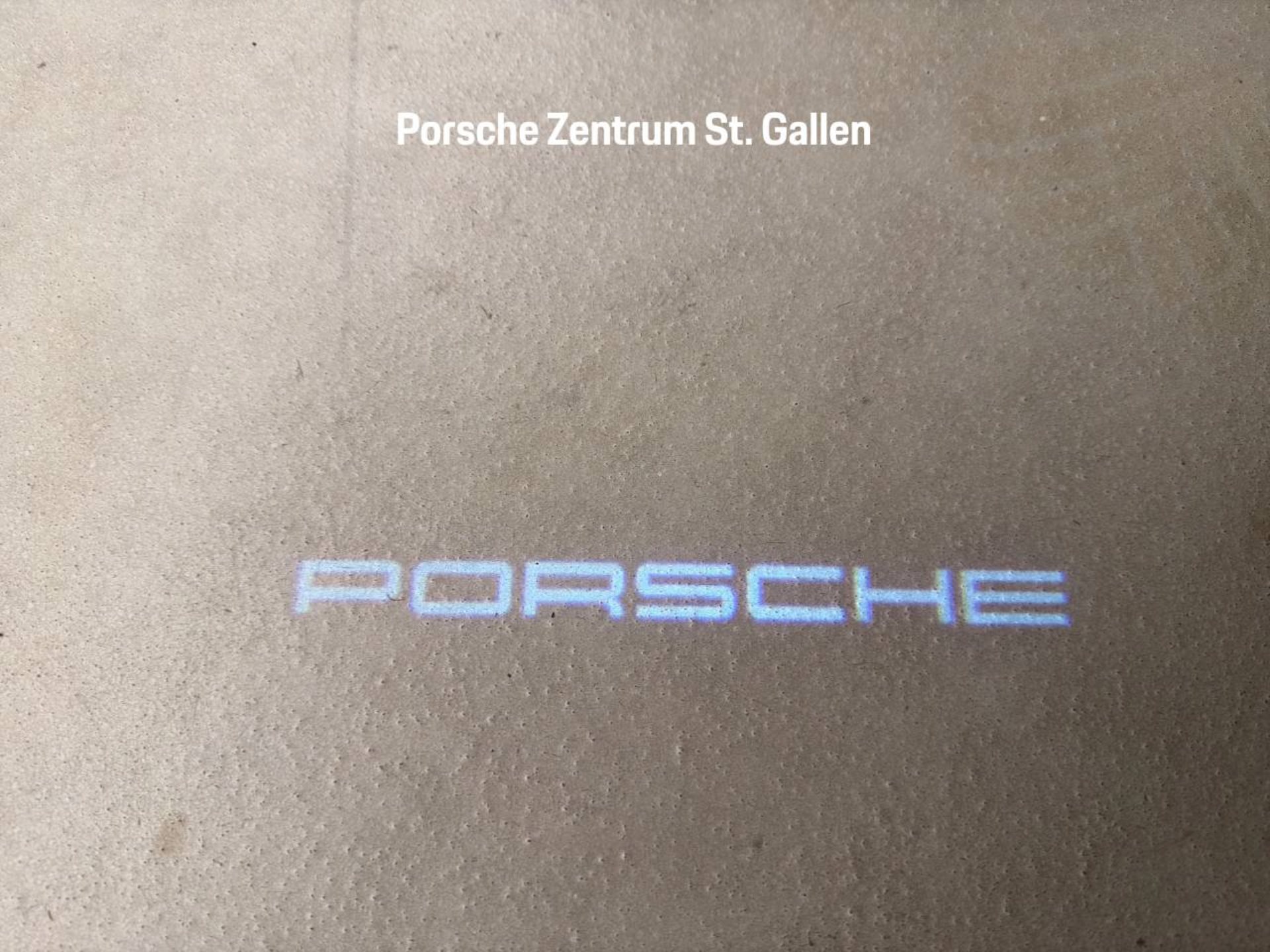 PORSCHE Cayenne Turbo E-Hybrid Coupé mit GT-Paket-image-21