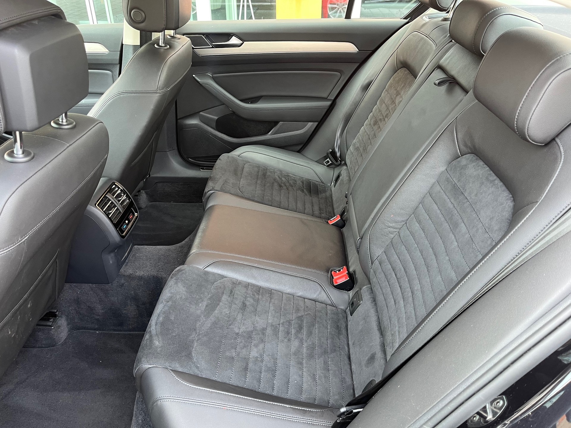 VW Passat 2.0 TDI BMT Comfortline DSG-image-9