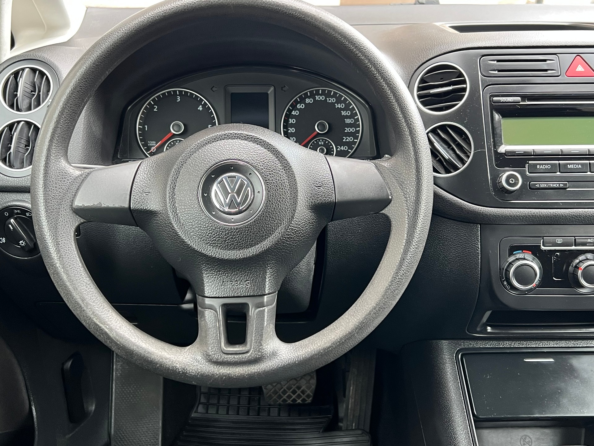VW Golf Plus 2.0 TDI Trendline DSG-image-9