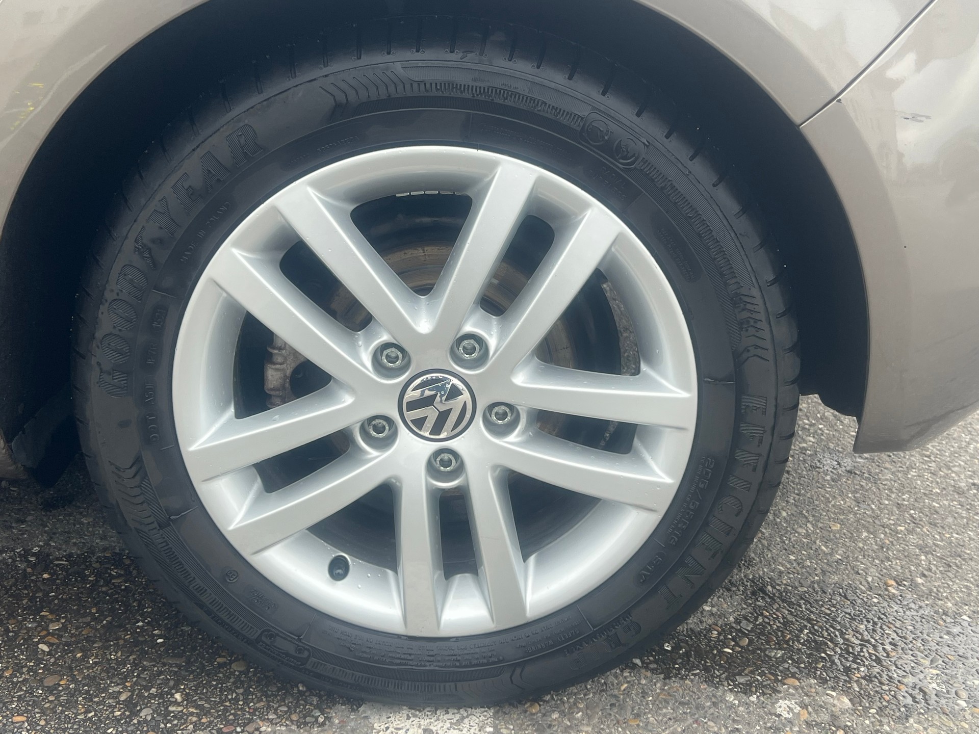 VW Golf Plus 2.0 TDI Trendline DSG-image-12