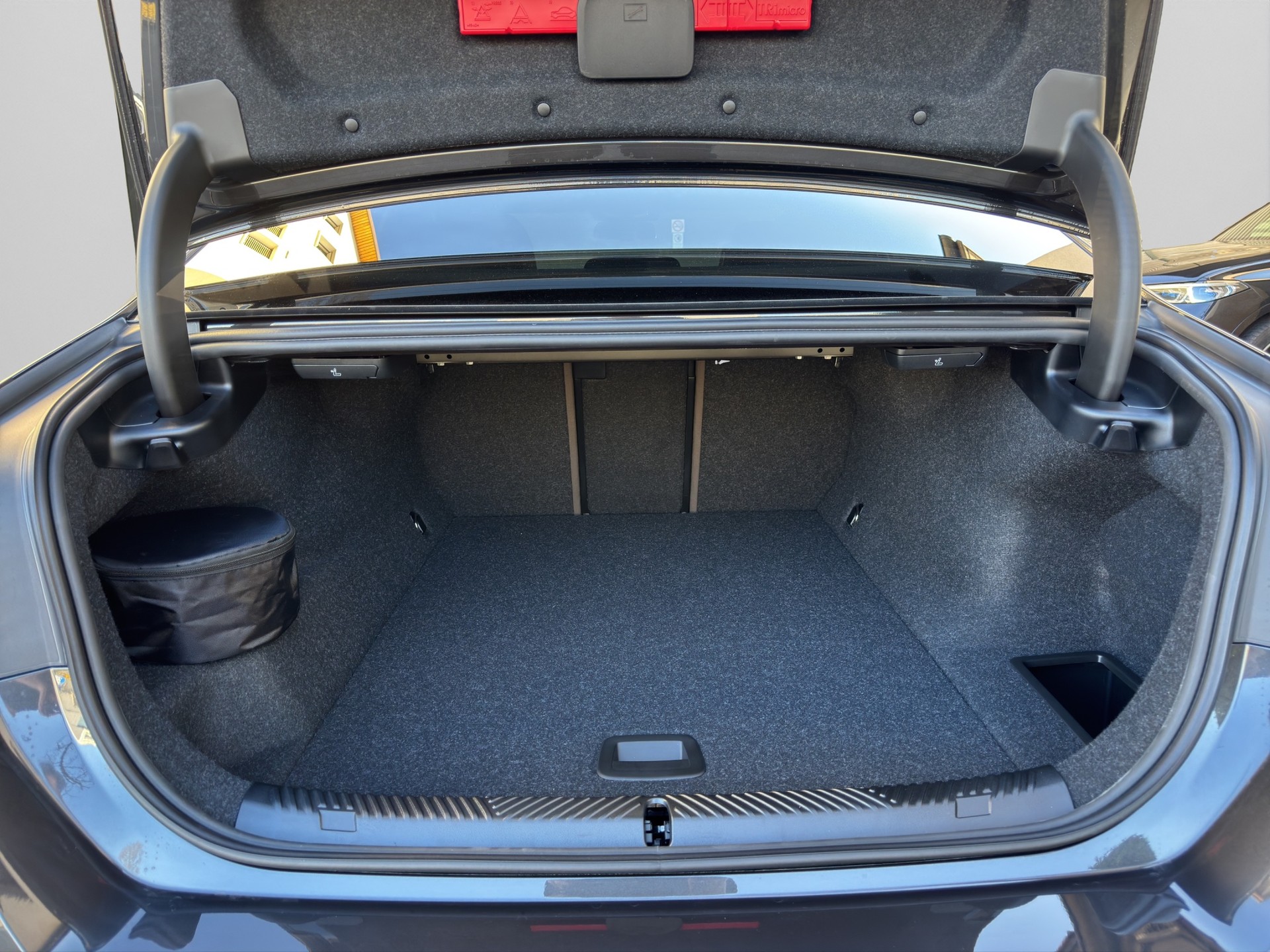 BMW i5 xDrive40 M Sport Edition-image-17