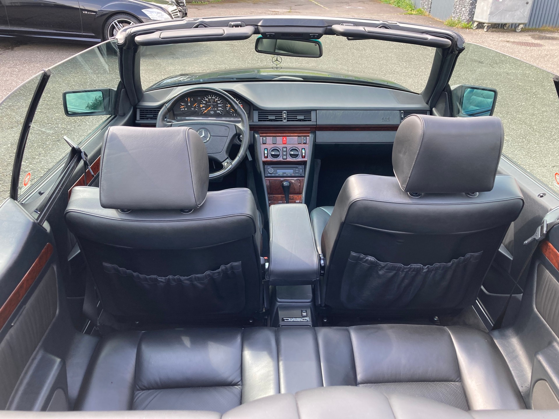 MERCEDES-BENZ E 220 Cabrio-image-9