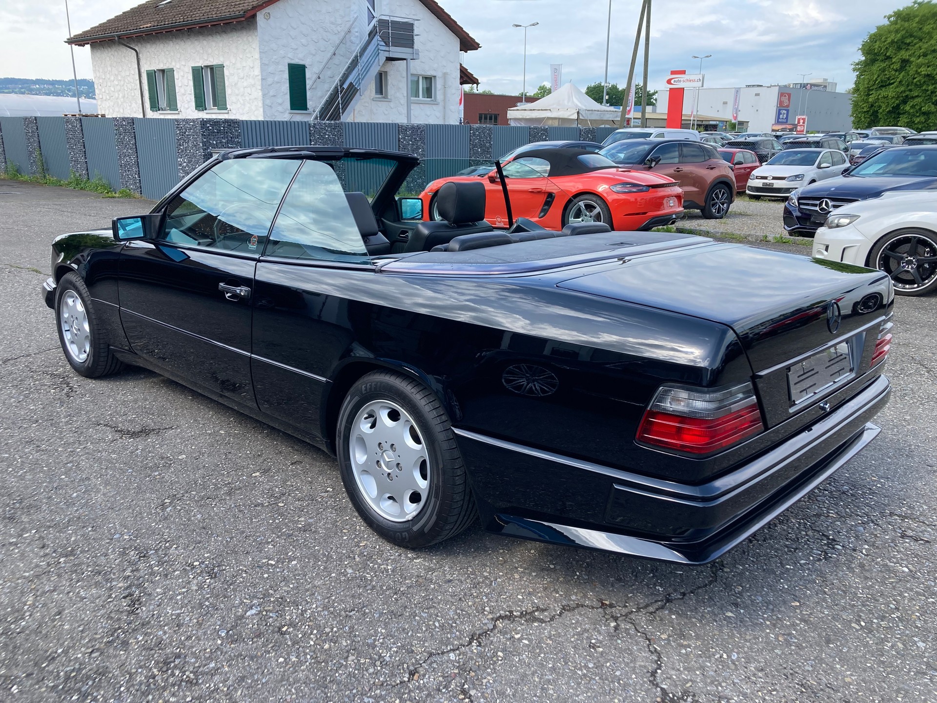 MERCEDES-BENZ E 220 Cabrio-image-6