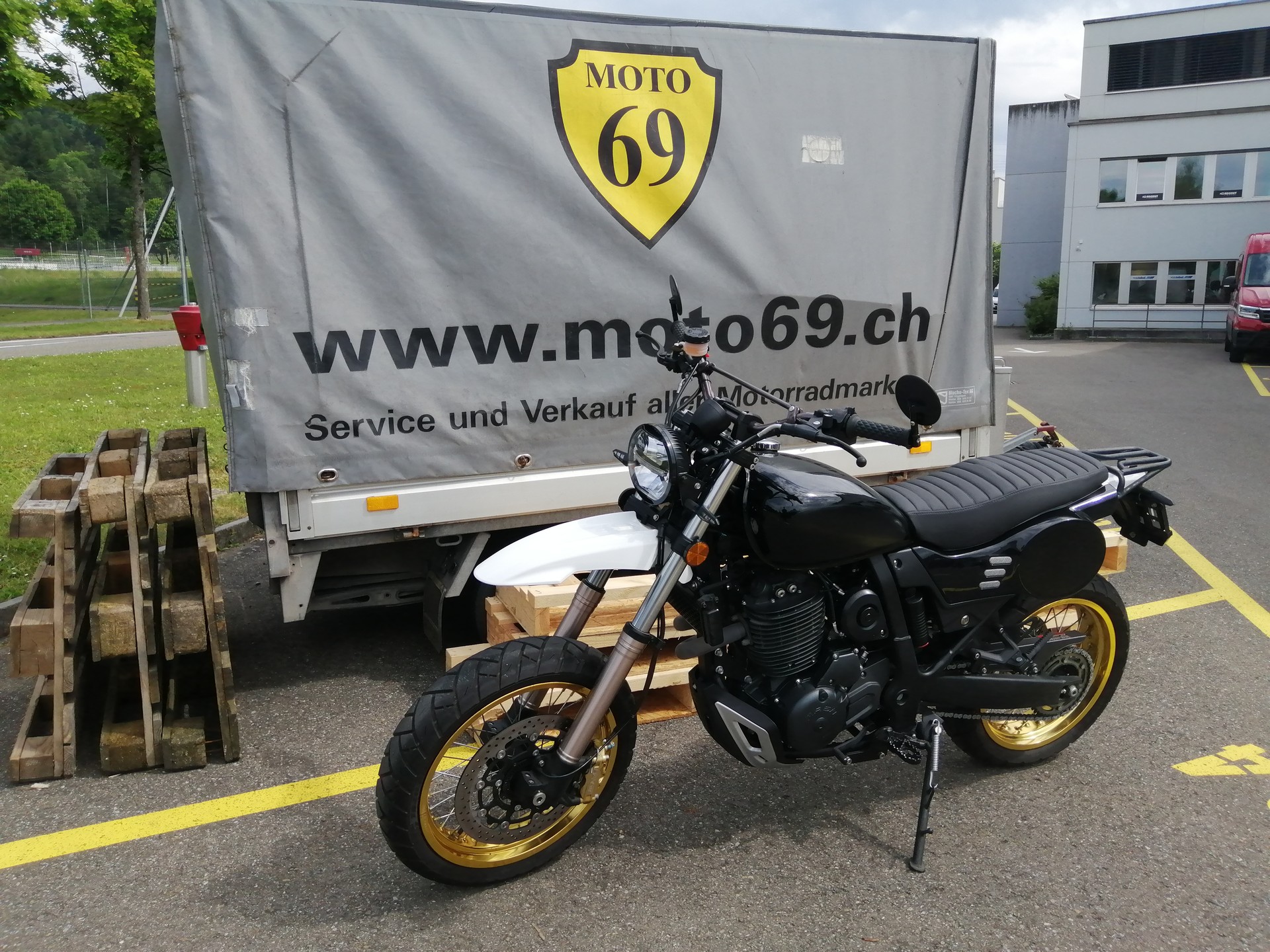 MASH 650 X-Ride-showroom-element-1