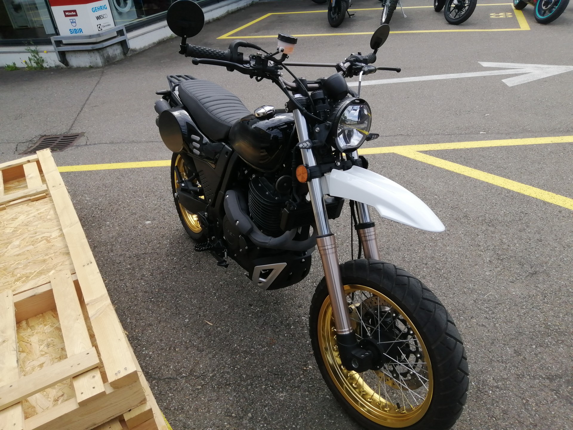 MASH 650 X-Ride-showroom-element-3