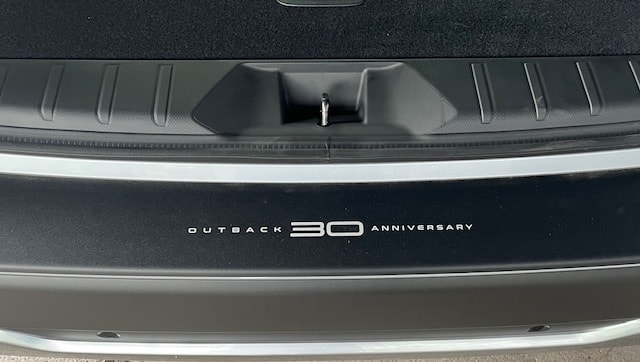 SUBARU Outback 2.5i 30th Anniversary Edition AWD Lineartronic-image-6