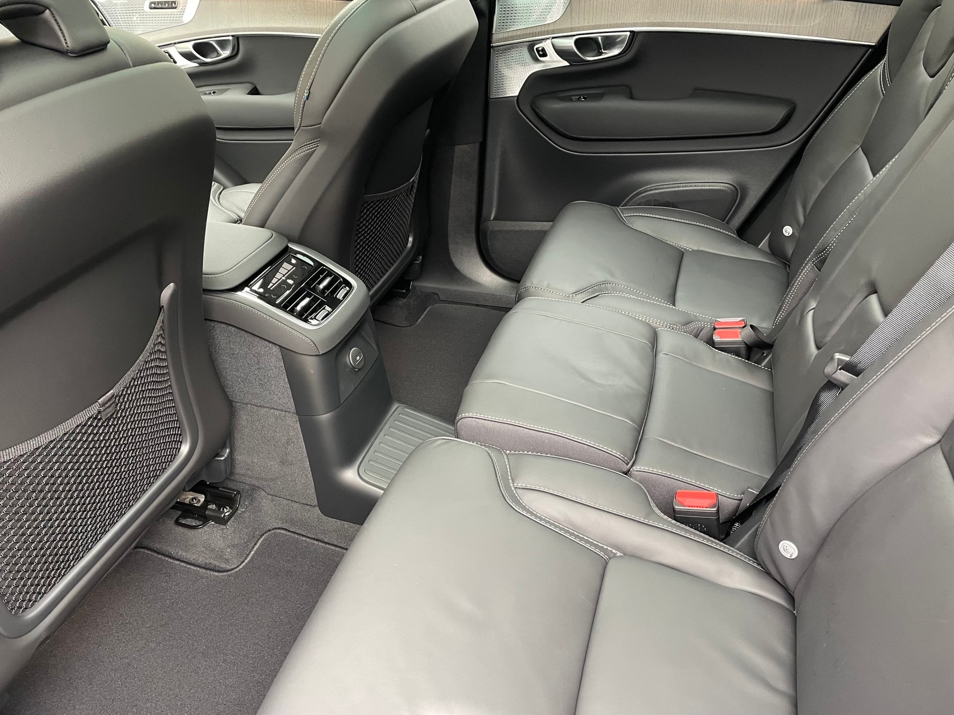VOLVO XC90 2.0 T8 TE Ultra Dark eAWD-image-4