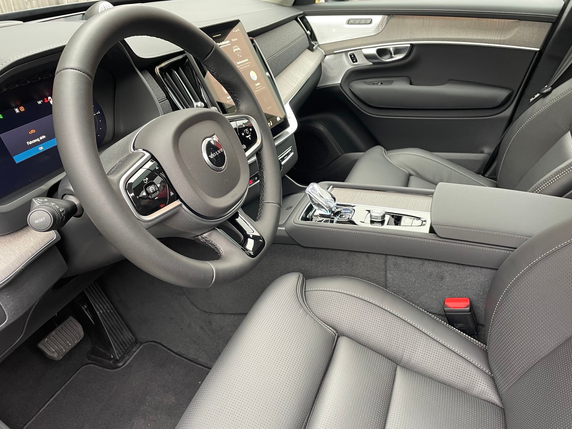 VOLVO XC90 2.0 T8 TE Ultra Dark eAWD-image-3