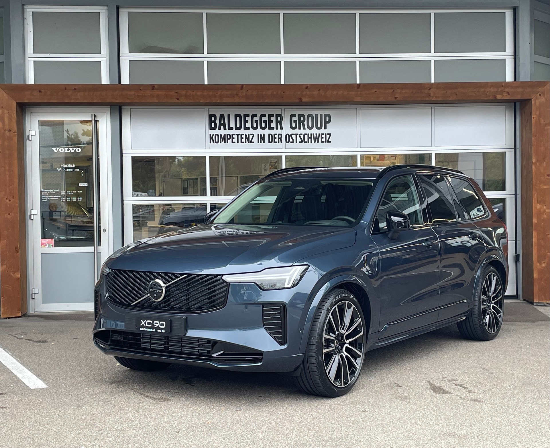 VOLVO XC90 2.0 T8 TE Ultra Dark eAWD-image-1