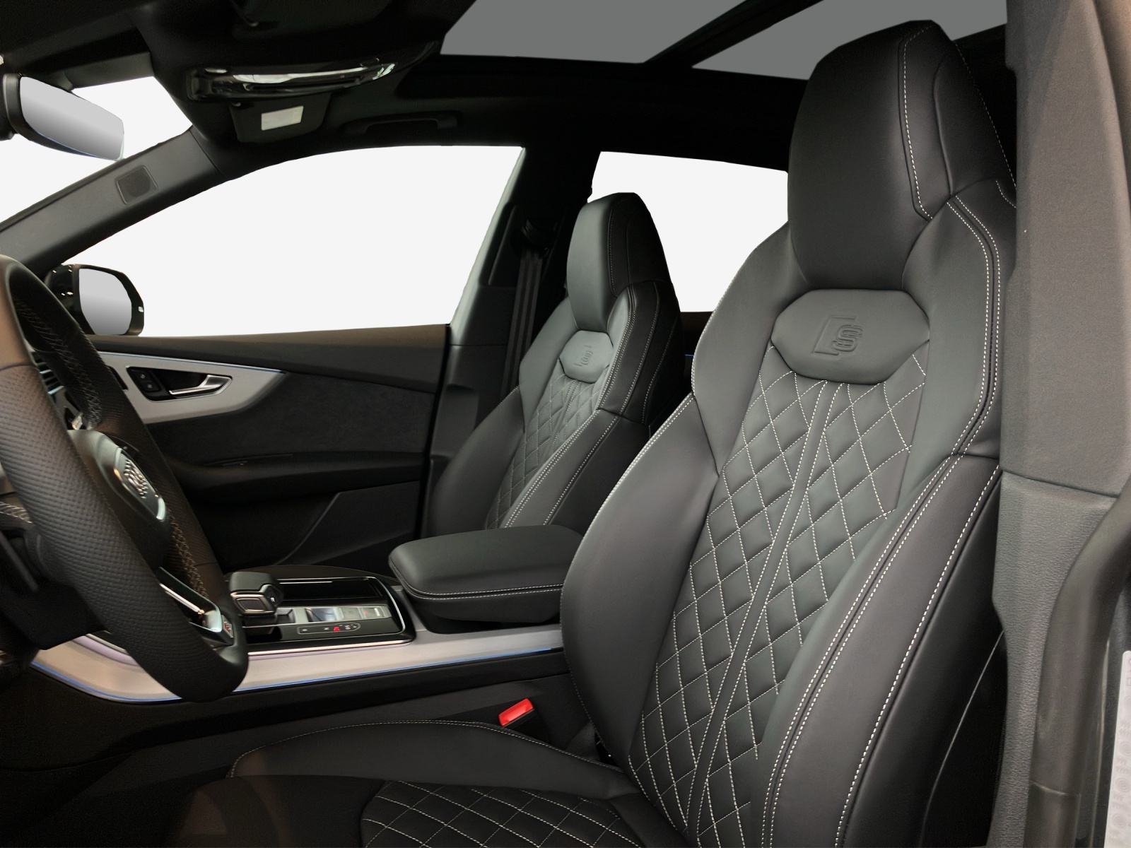 AUDI Q8 SUV TFSI e quattro 290 kW Attraction tiptronic-image-14