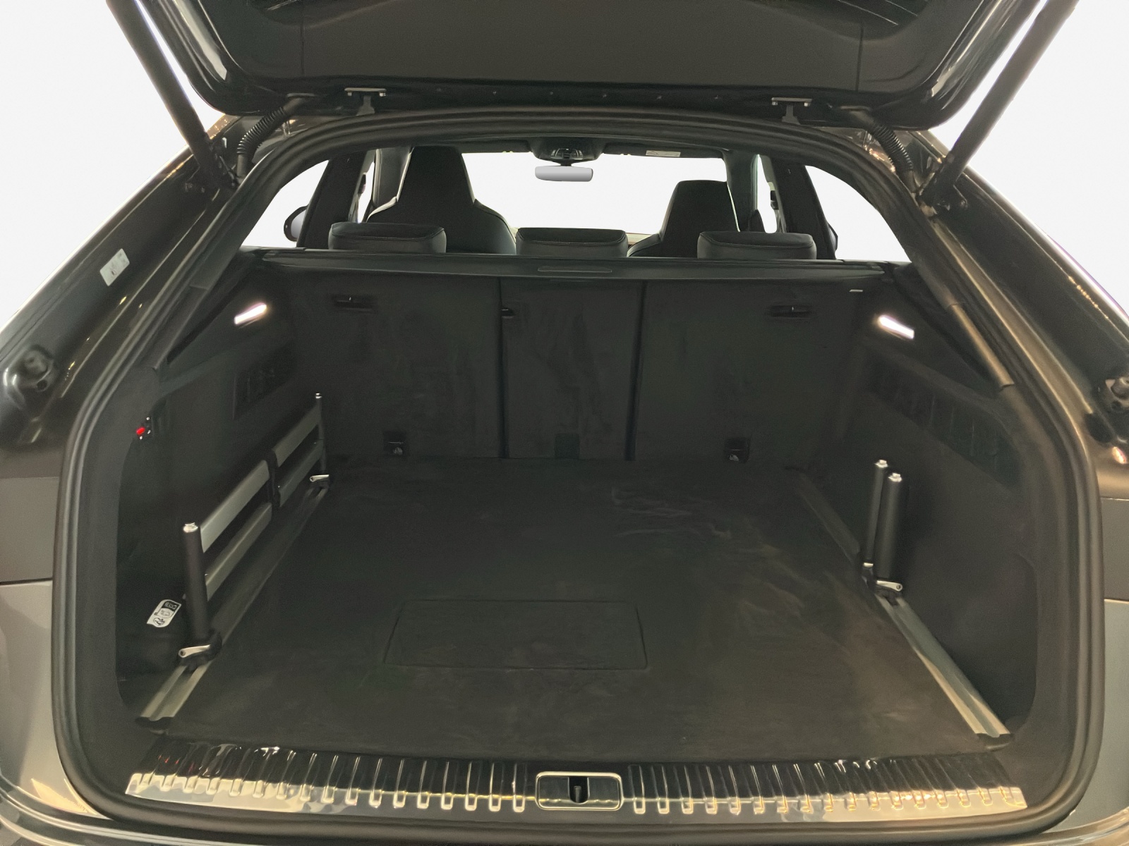 AUDI Q8 SUV TFSI e quattro 290 kW Attraction tiptronic-image-12