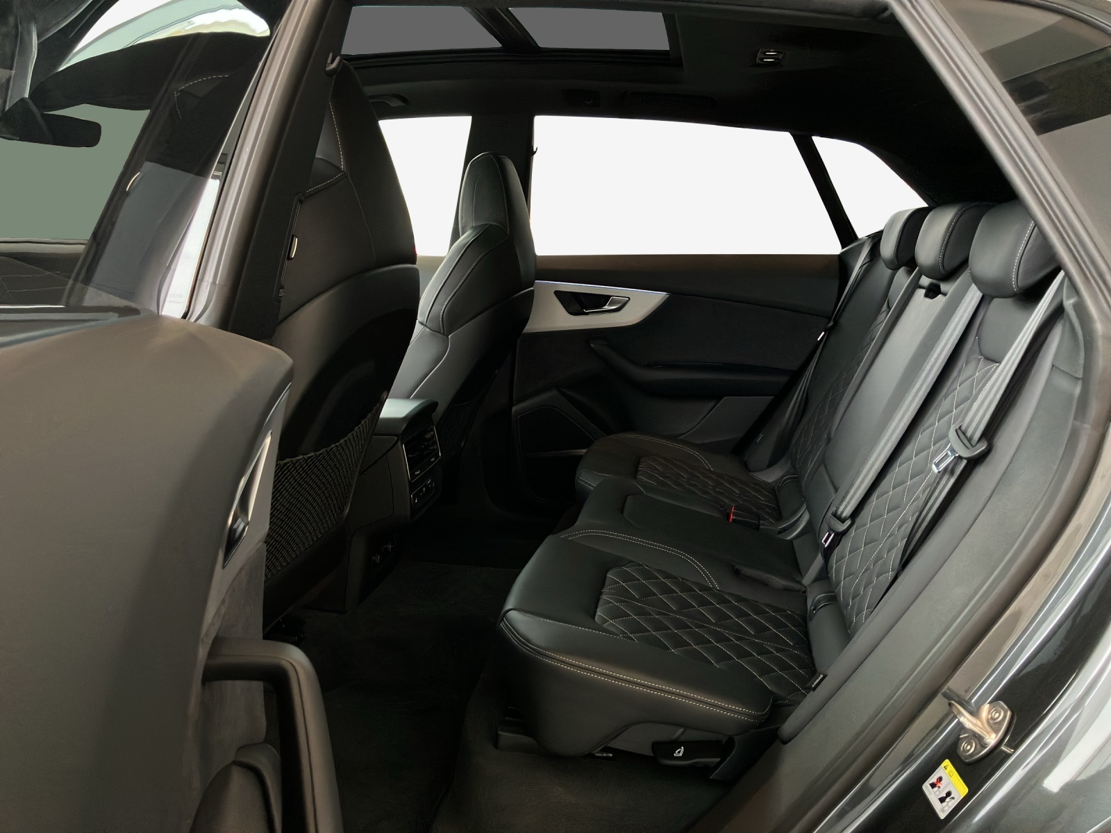 AUDI Q8 SUV TFSI e quattro 290 kW Attraction tiptronic-image-11