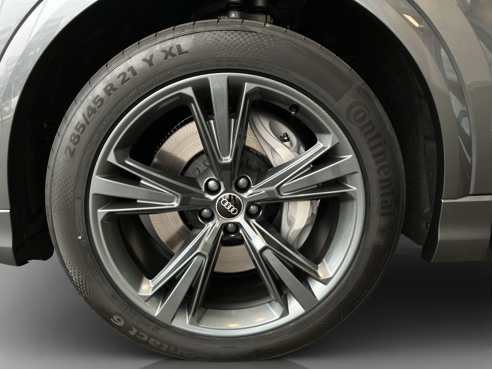 AUDI Q8 SUV TFSI e quattro 290 kW Attraction tiptronic-image-15
