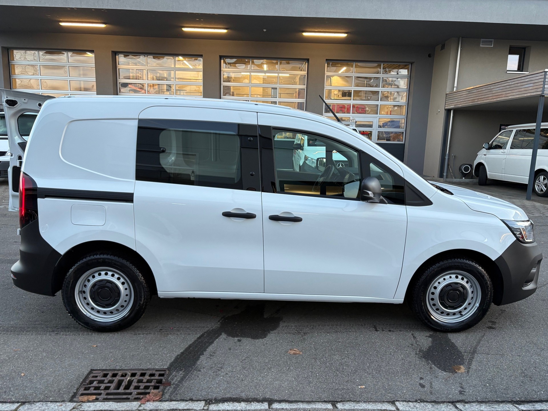 RENAULT Kangoo Van EV45 Standard L1 22kW Extra-image-2